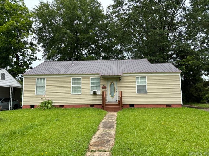 Cute 3 bedroom 1 bath located just a short distance from Camden's downtown district. The home offers 1225 sq foot and with your decorating charm will be ready to go!