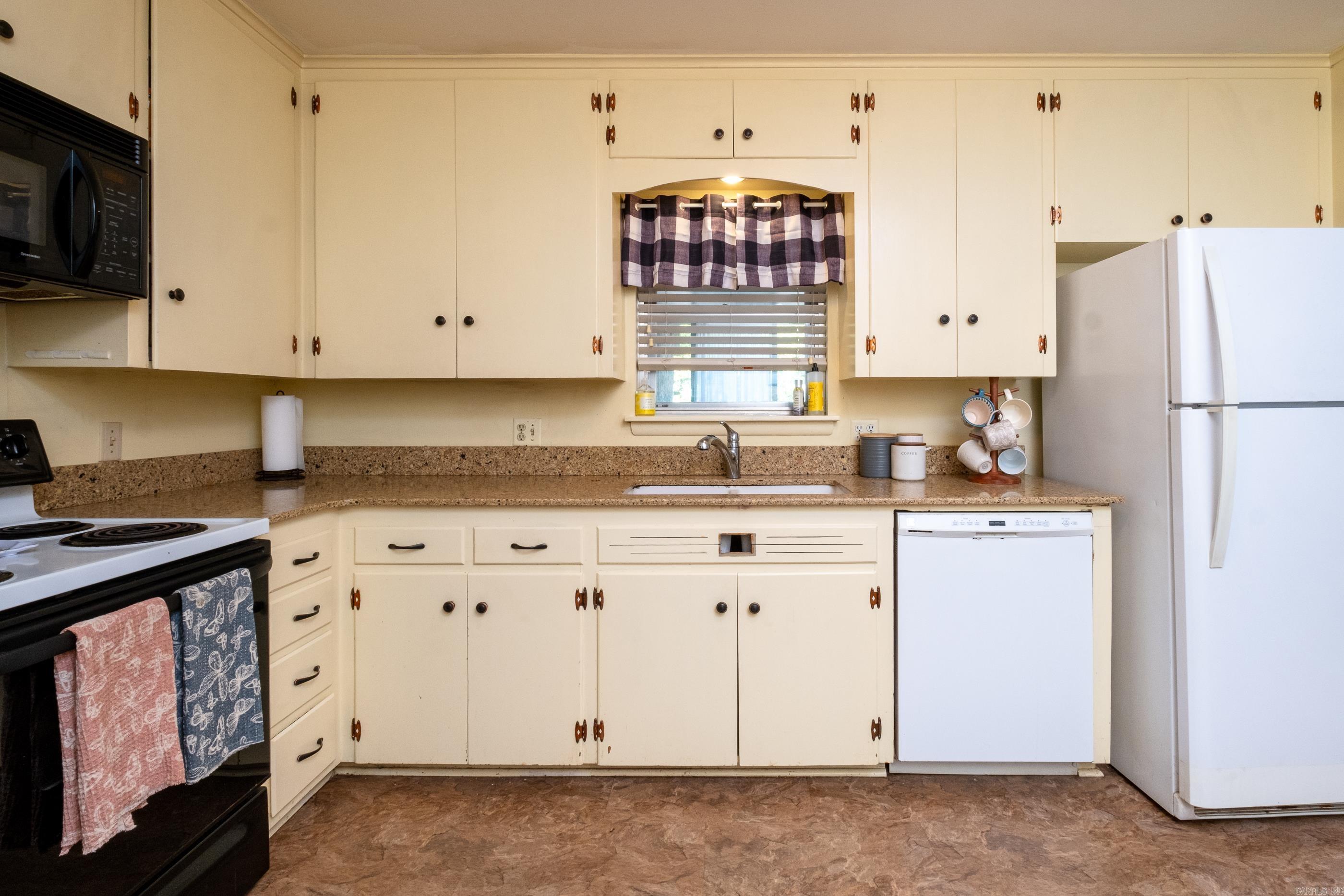 RIDGECREST MANOR - Residential