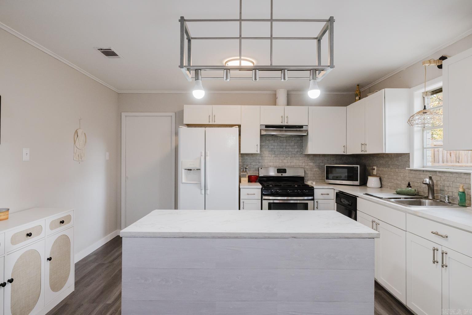 BLOOMFIELD HILLS - Residential