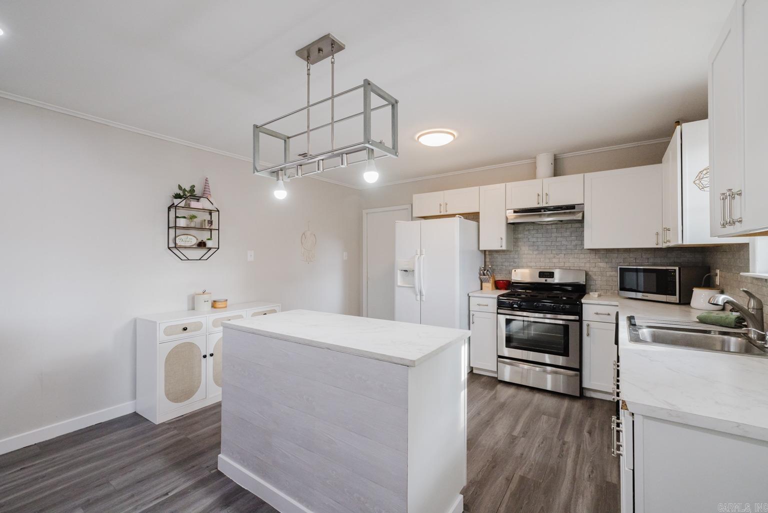 BLOOMFIELD HILLS - Residential