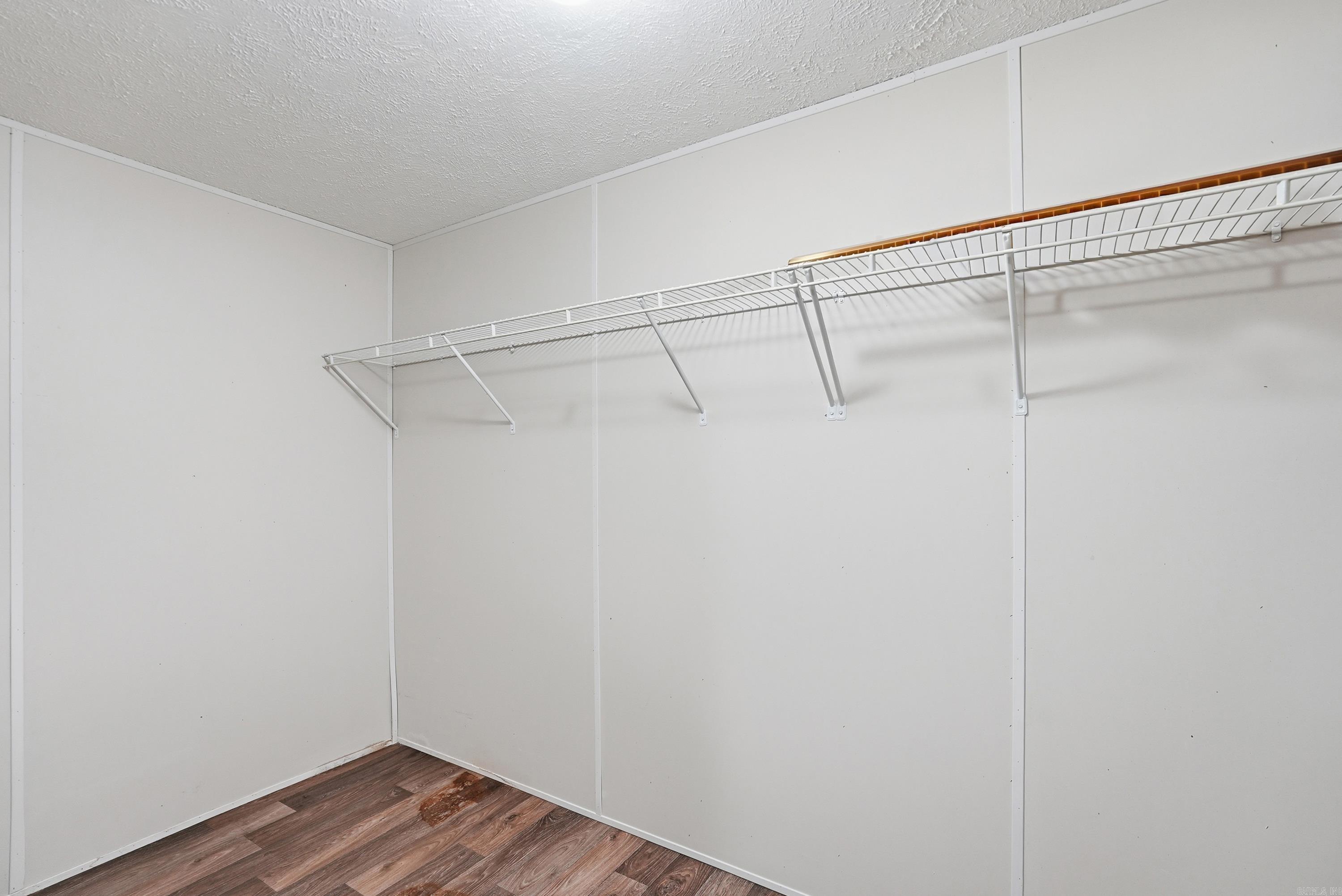 HOLLAND HILLS - Residential