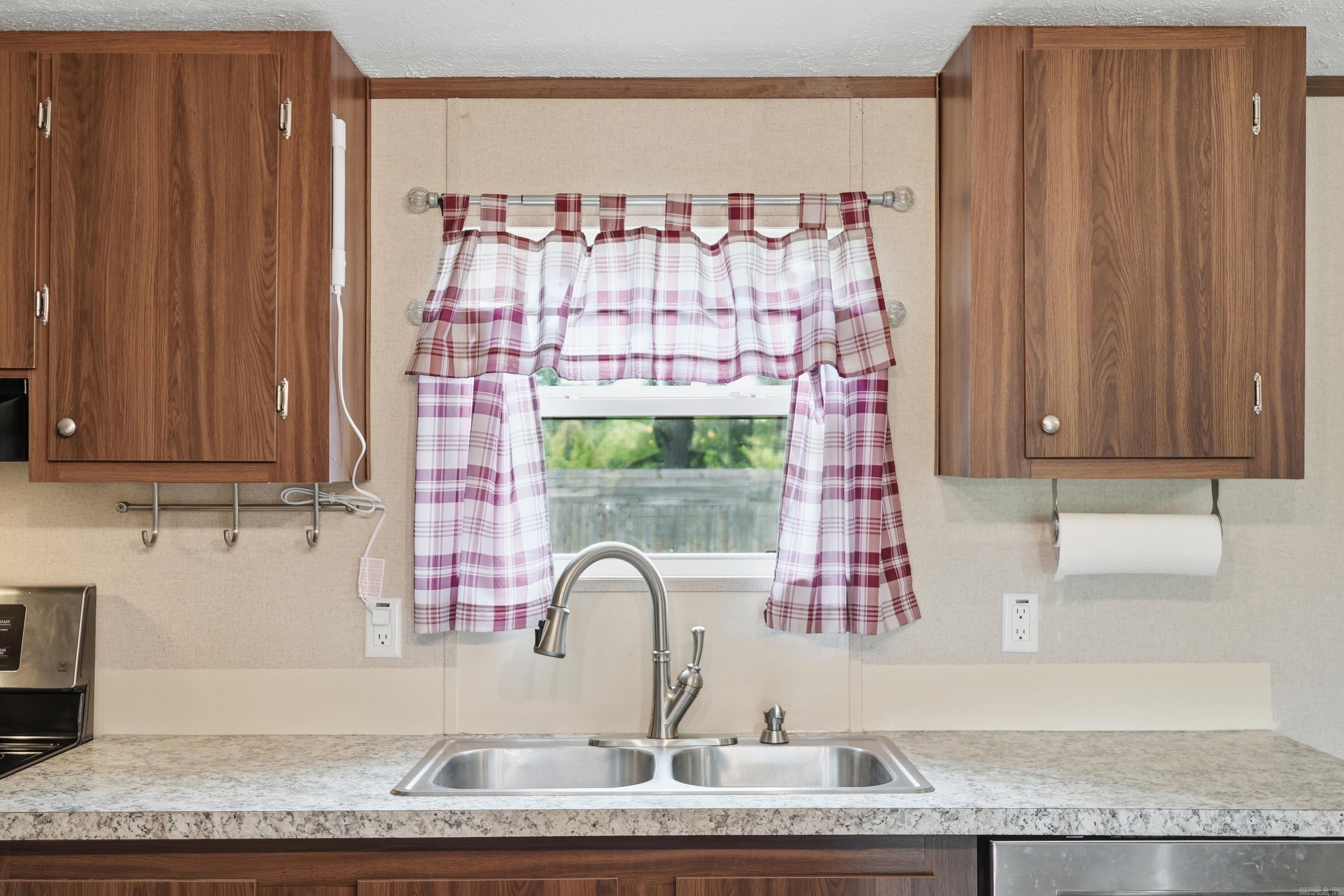 HOLLAND HILLS - Residential