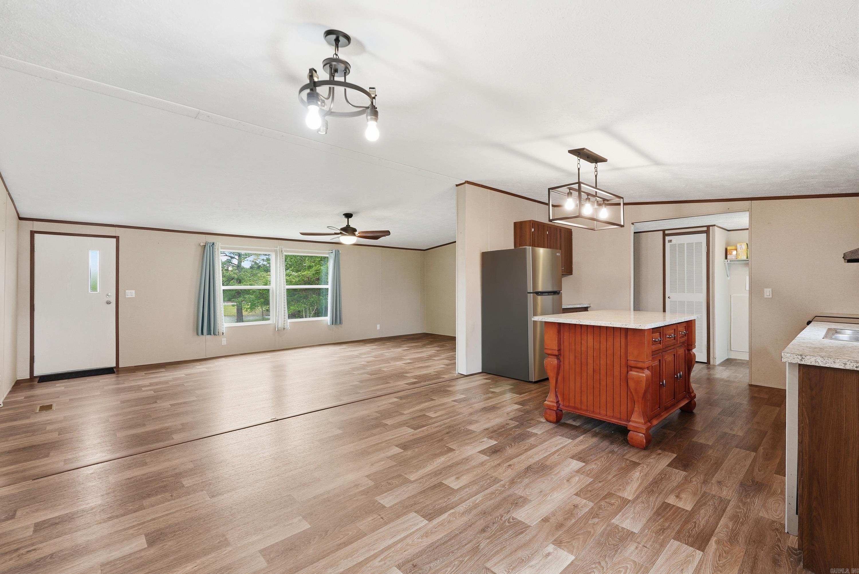 HOLLAND HILLS - Residential