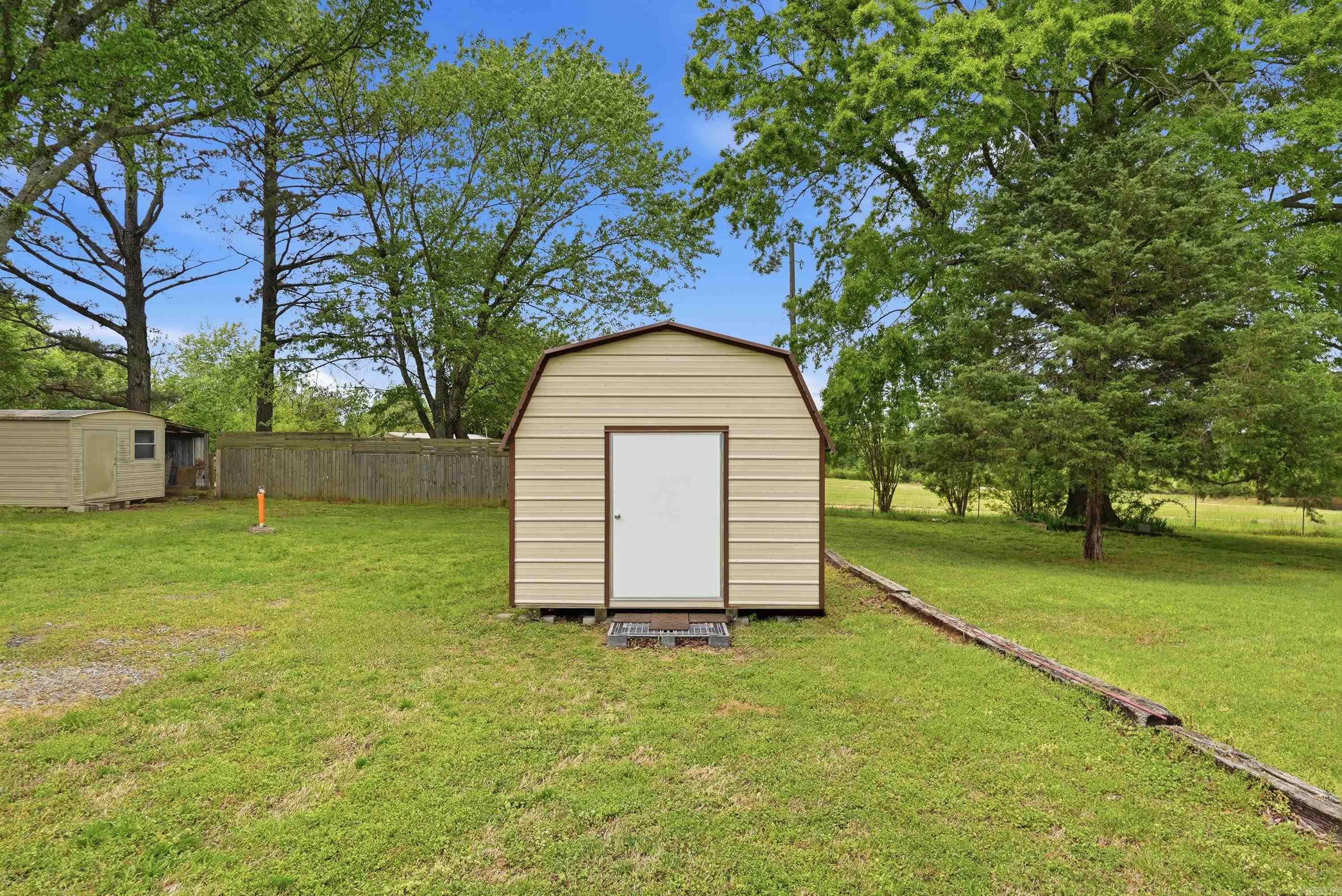 HOLLAND HILLS - Residential