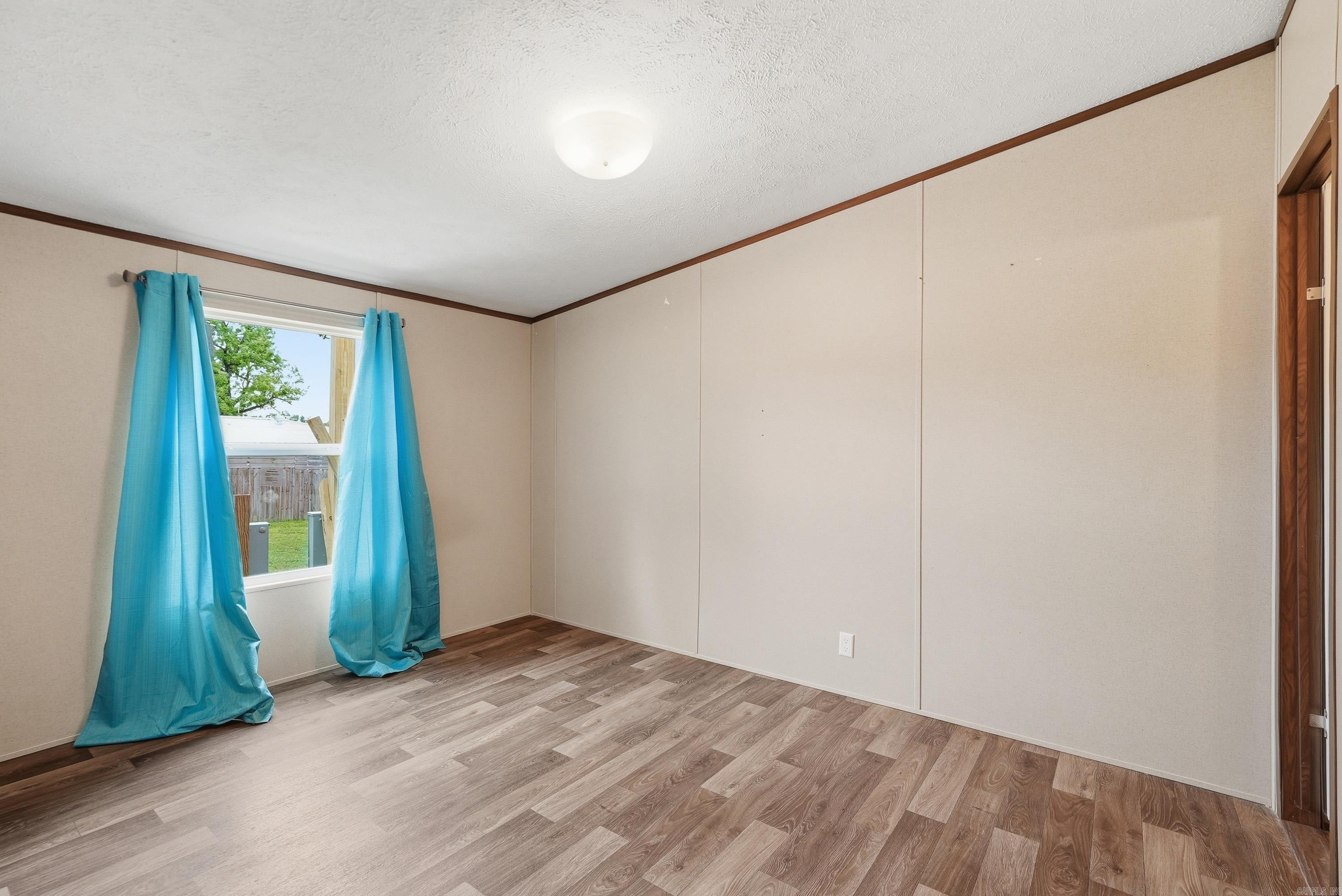 HOLLAND HILLS - Residential