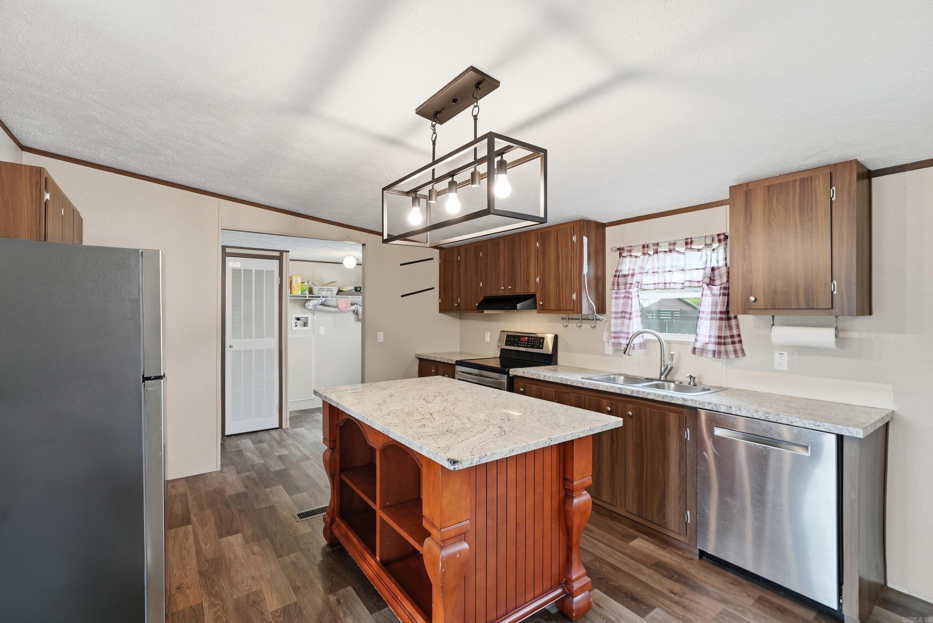 HOLLAND HILLS - Residential