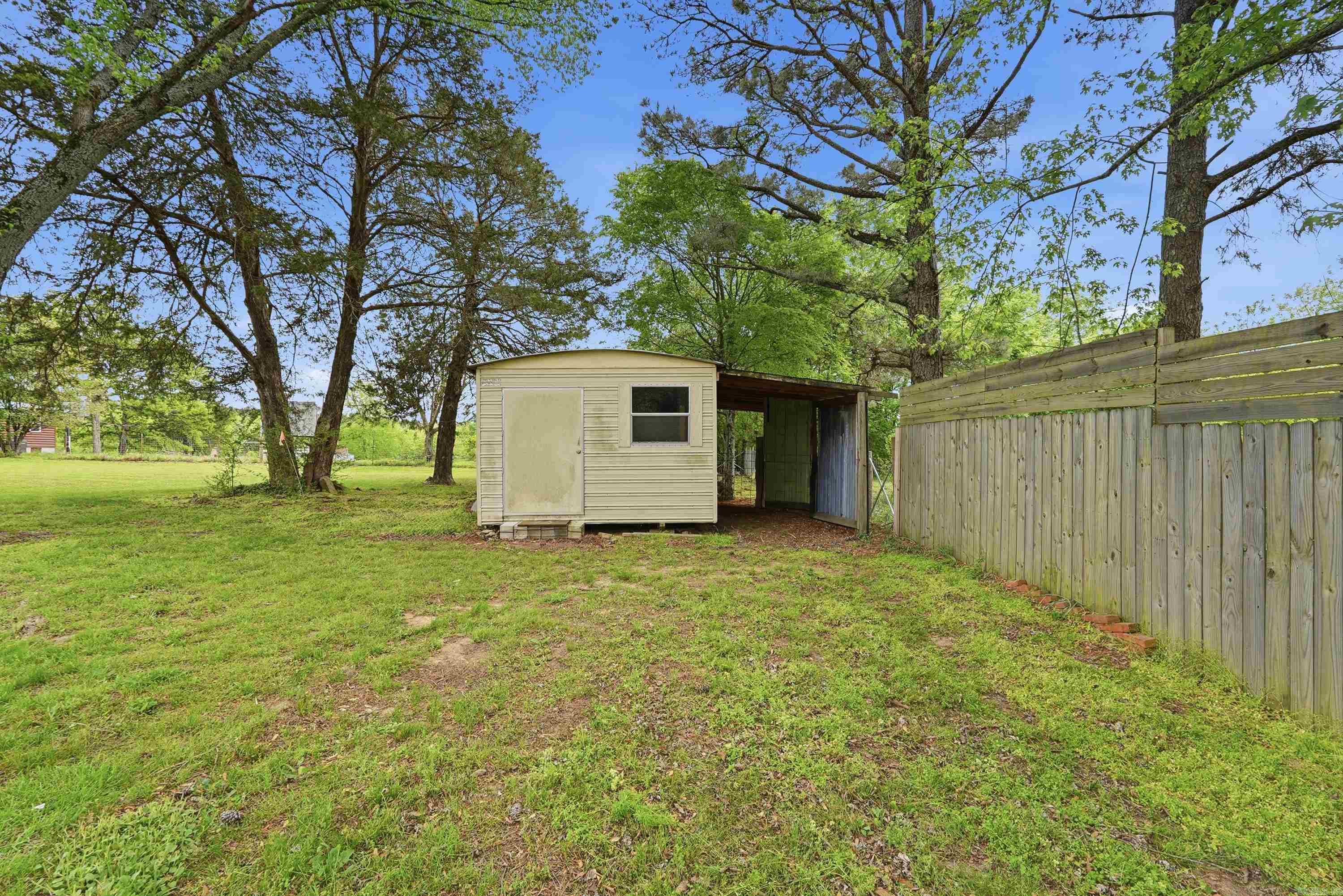 HOLLAND HILLS - Residential