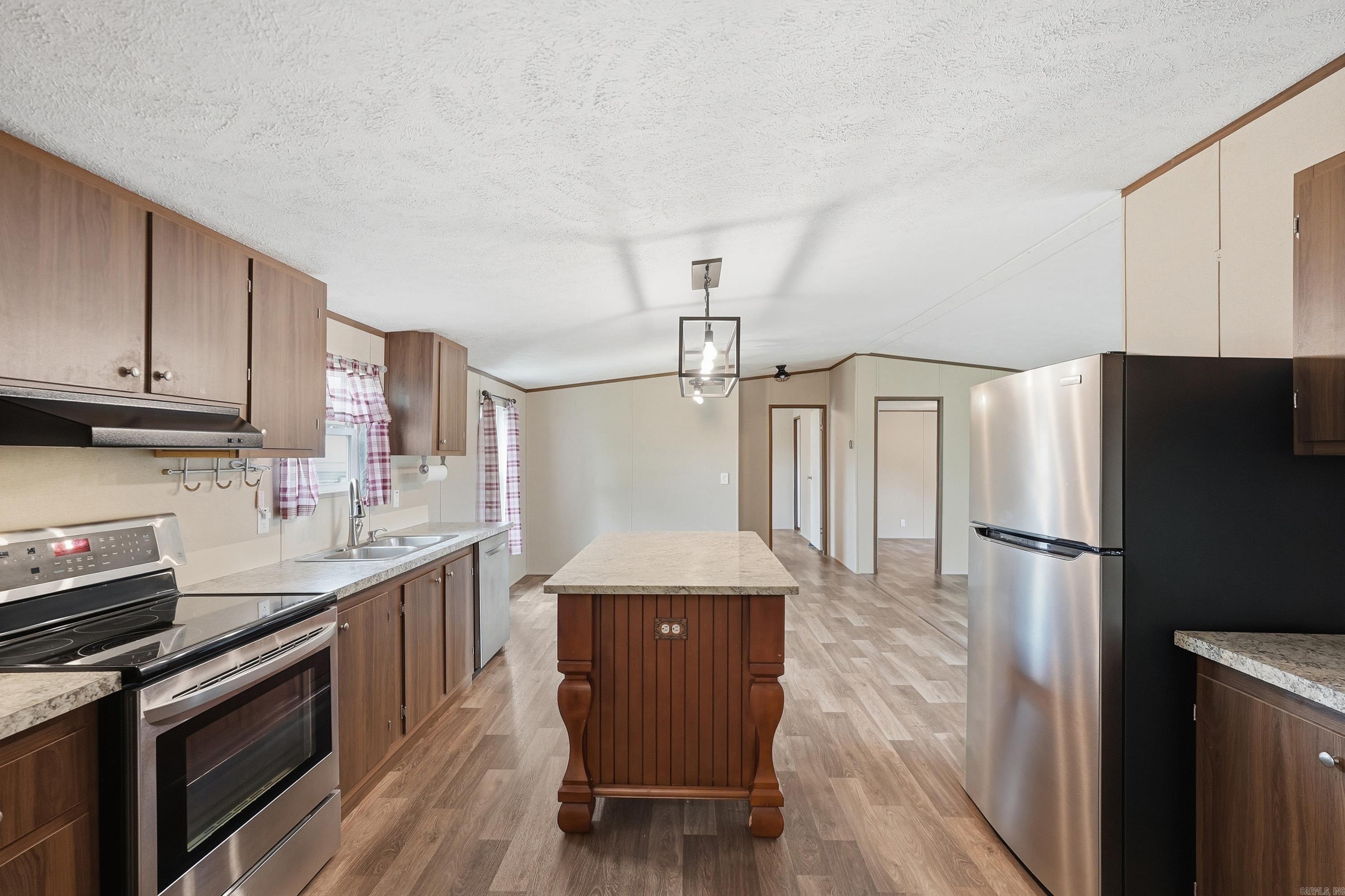 HOLLAND HILLS - Residential