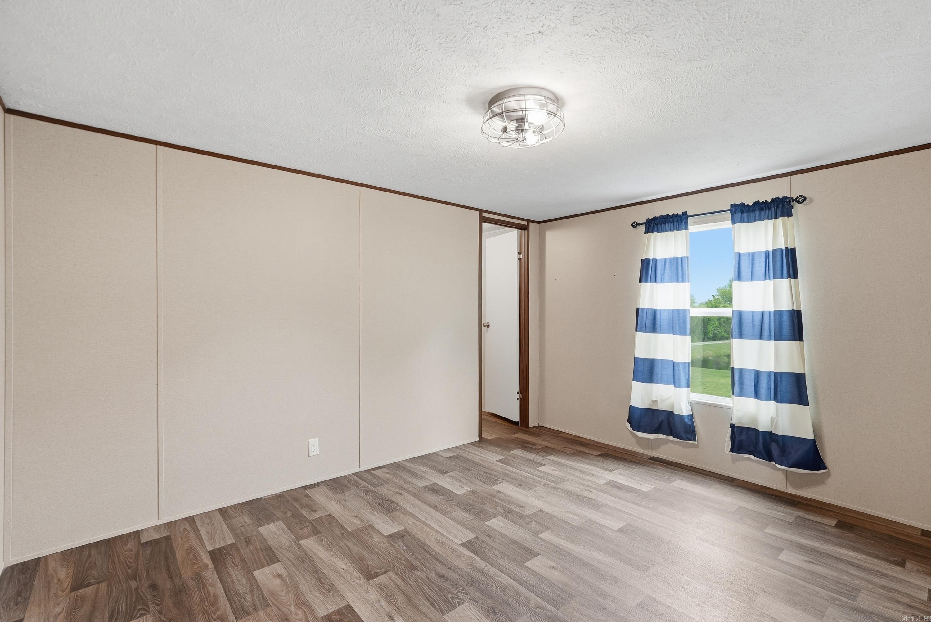 HOLLAND HILLS - Residential