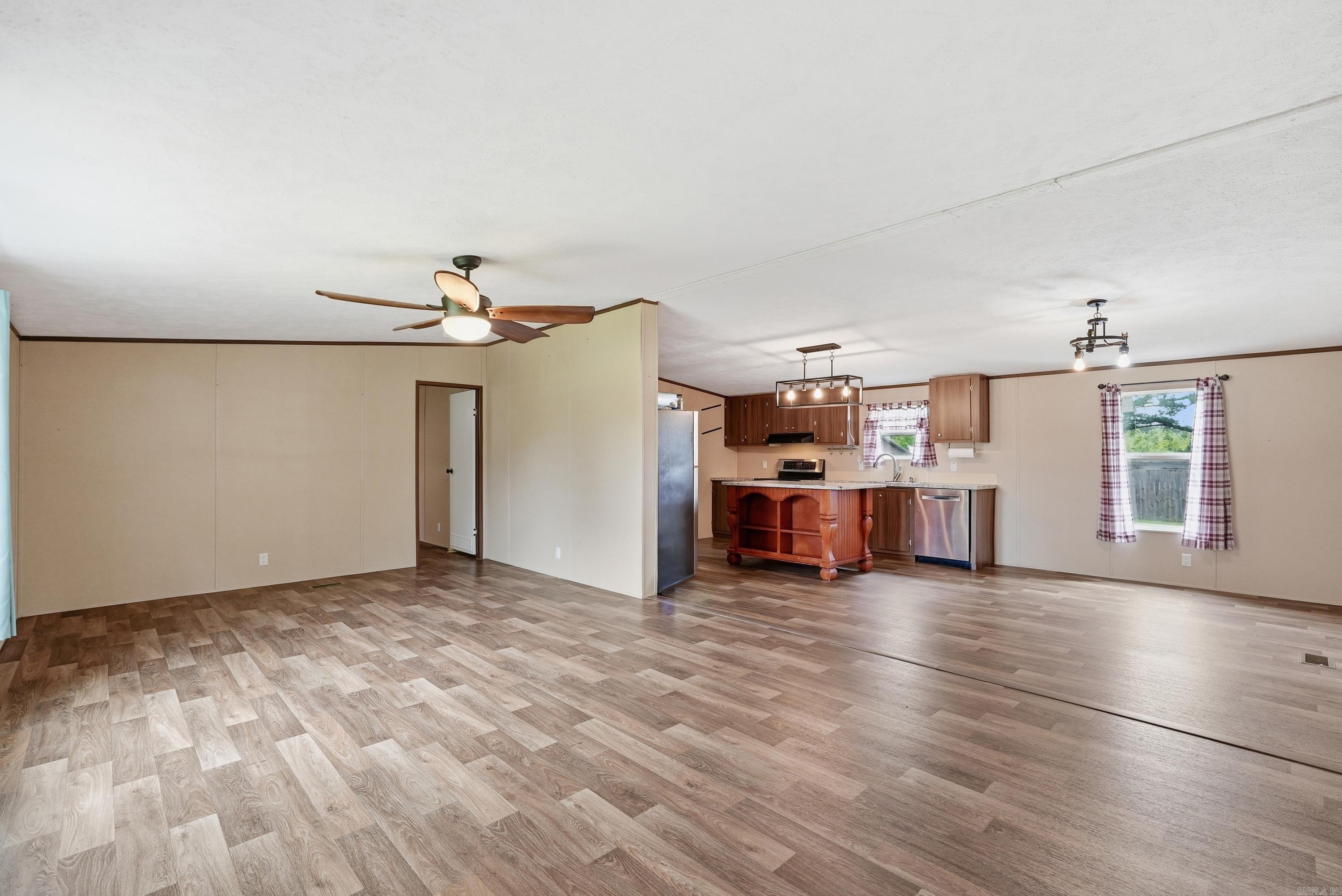 HOLLAND HILLS - Residential