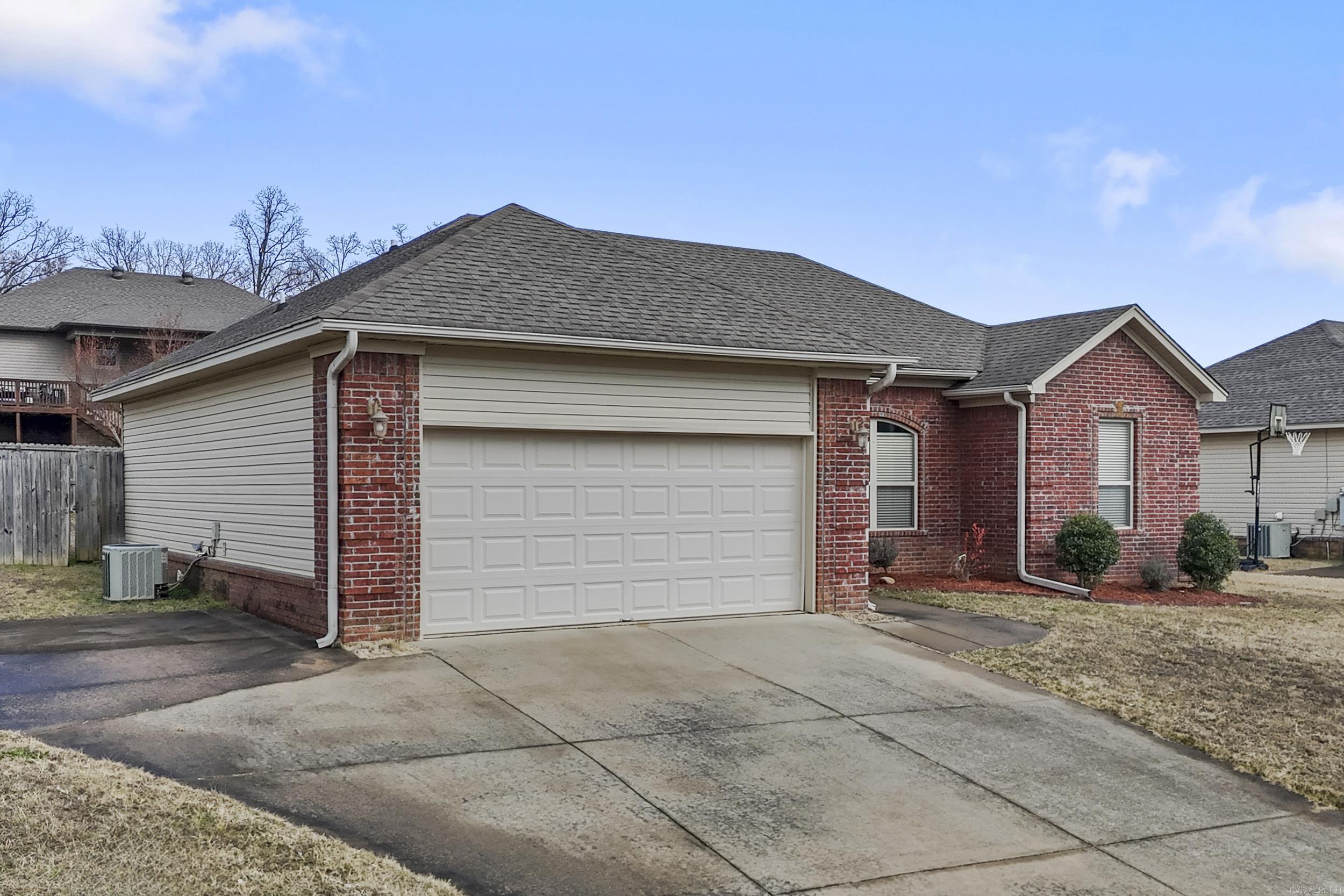 CROSS CREEK - Residential