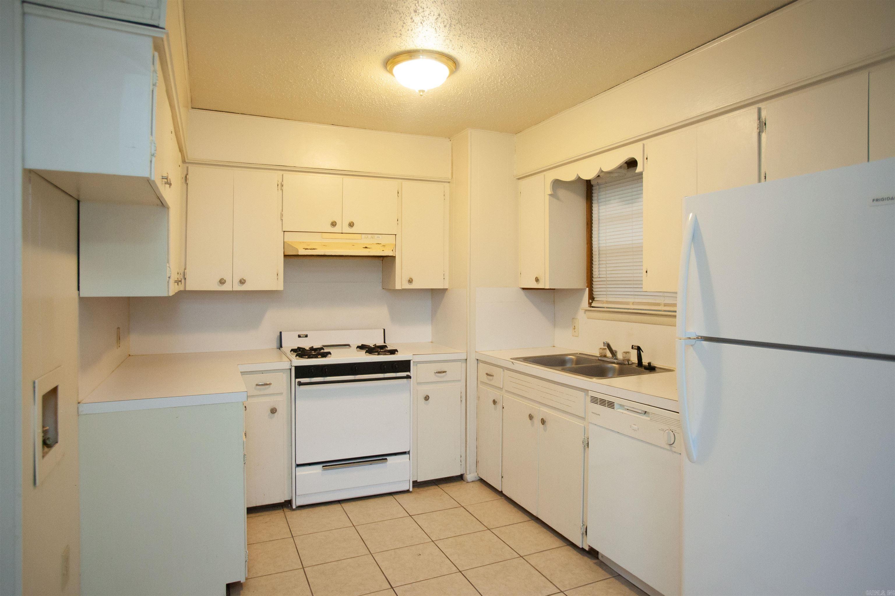 BELWOOD ADDN - Residential Lease