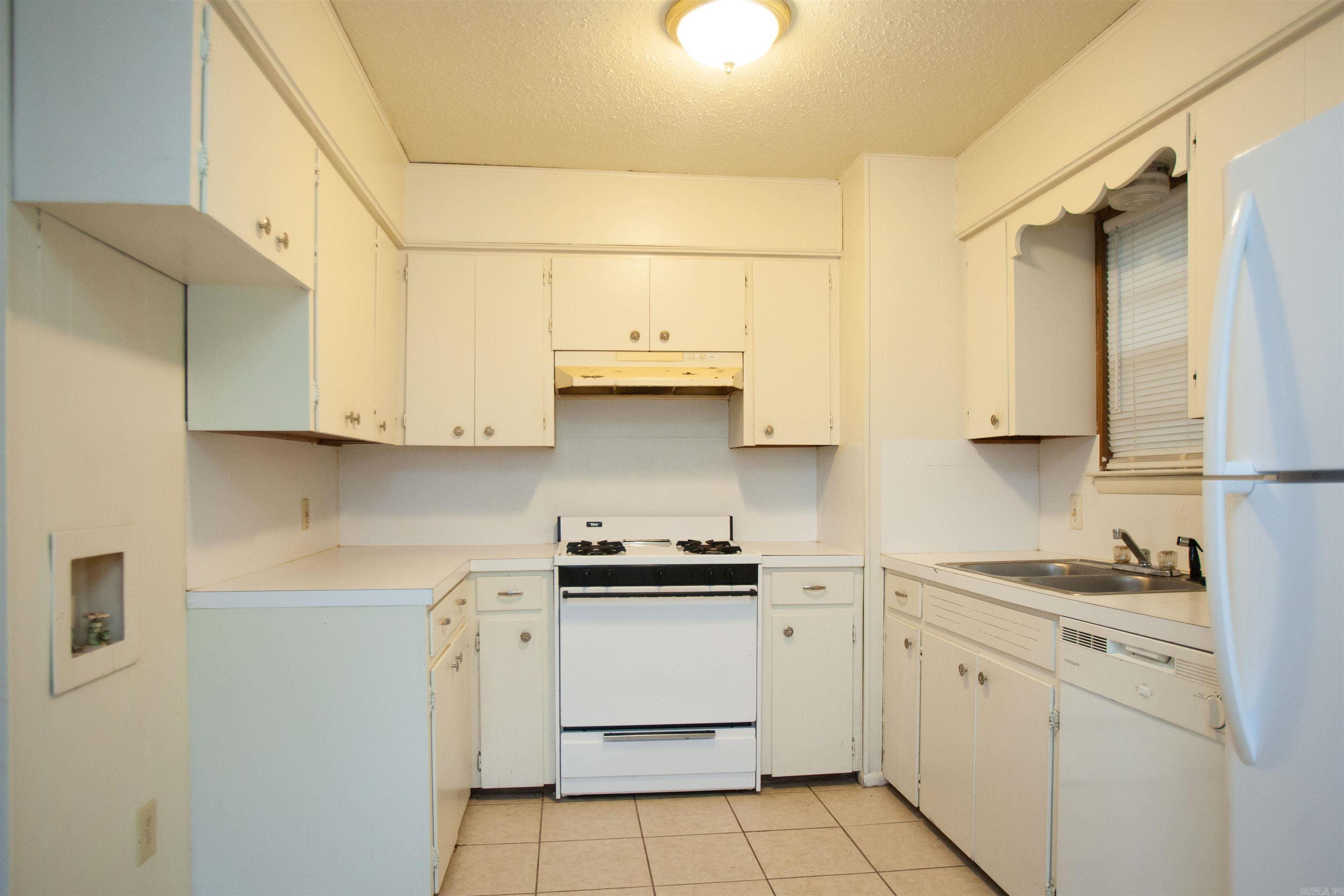 BELWOOD ADDN - Residential Lease