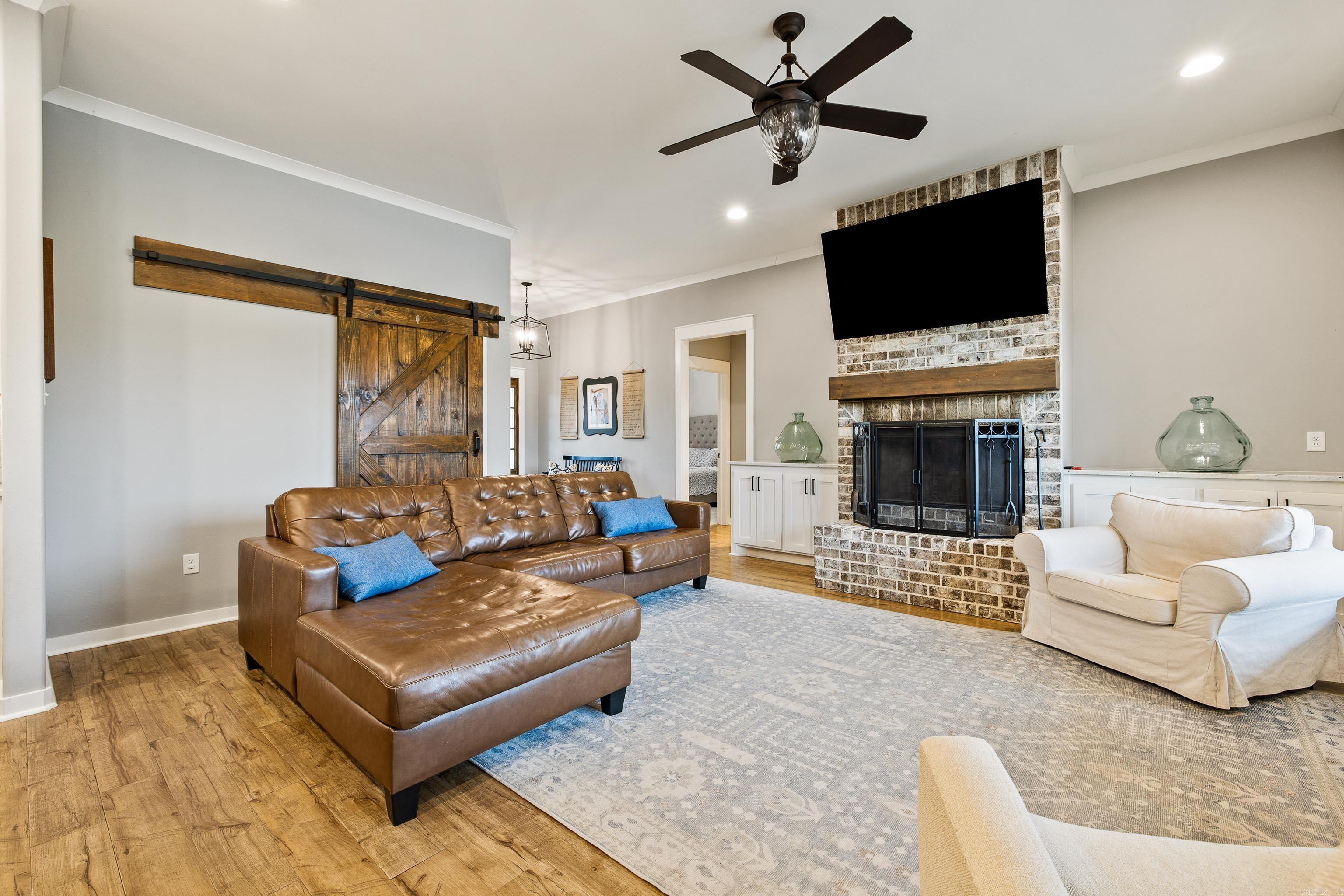 SPRINGDALE MANOR - Residential