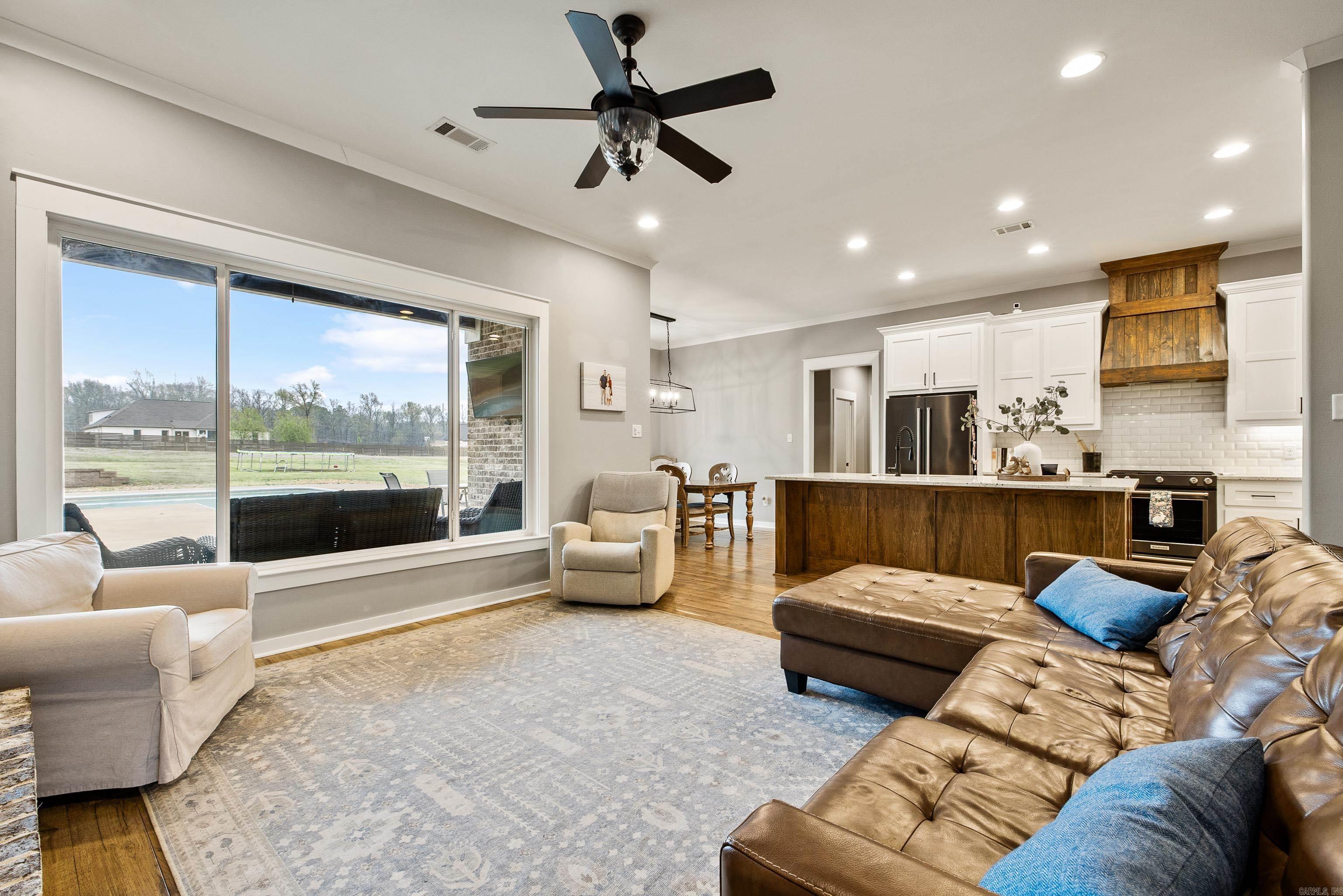 SPRINGDALE MANOR - Residential