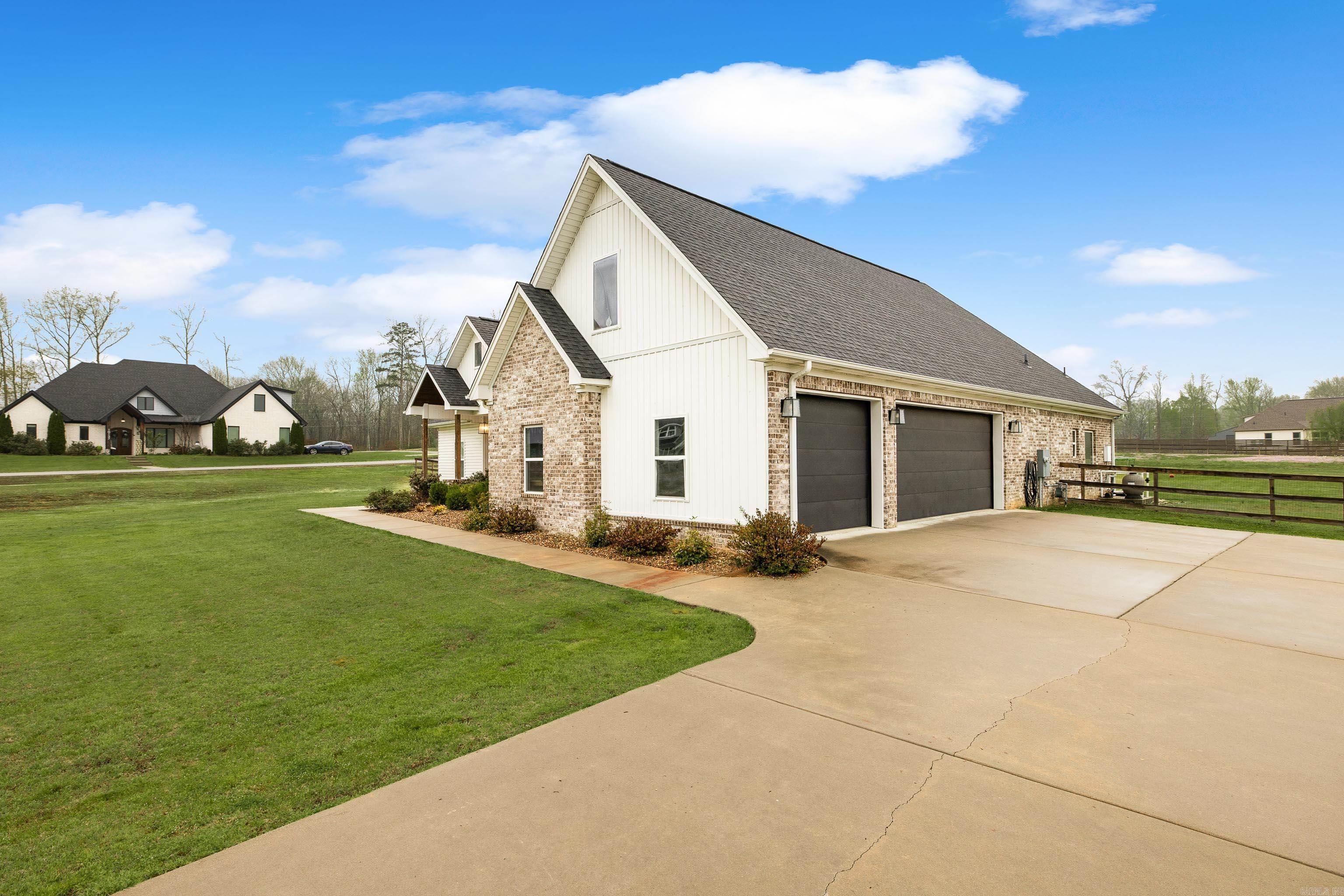 SPRINGDALE MANOR - Residential