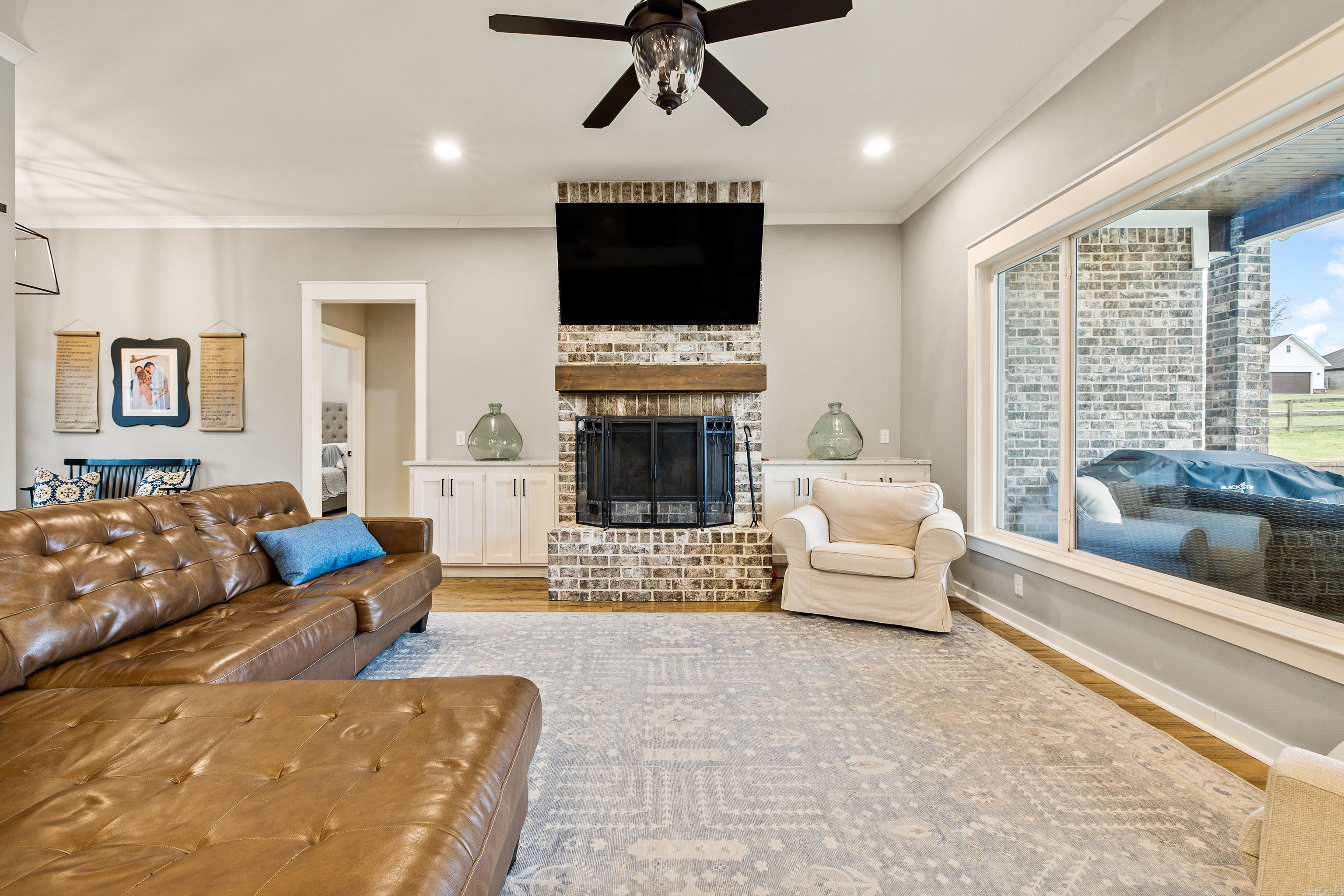 SPRINGDALE MANOR - Residential