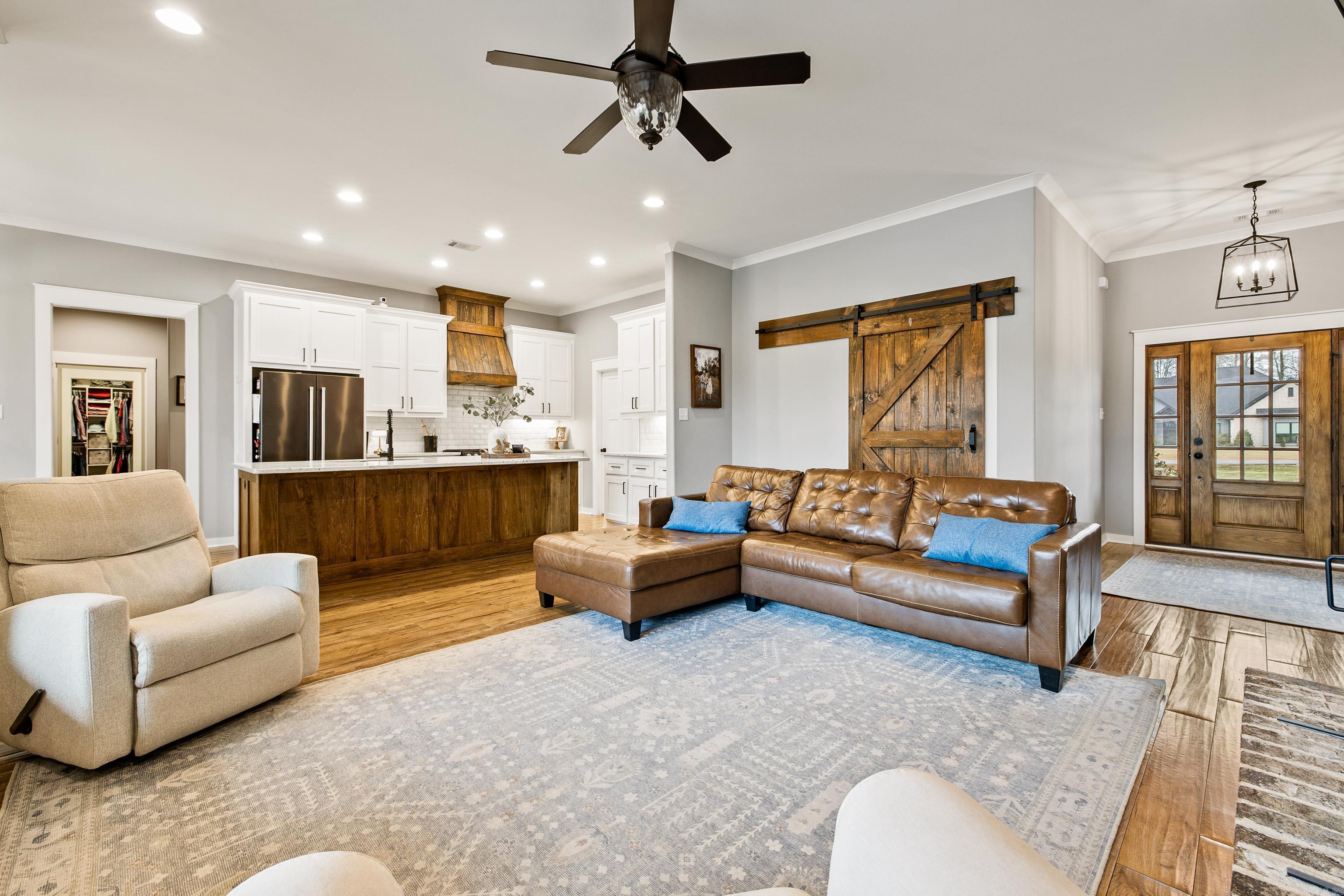 SPRINGDALE MANOR - Residential