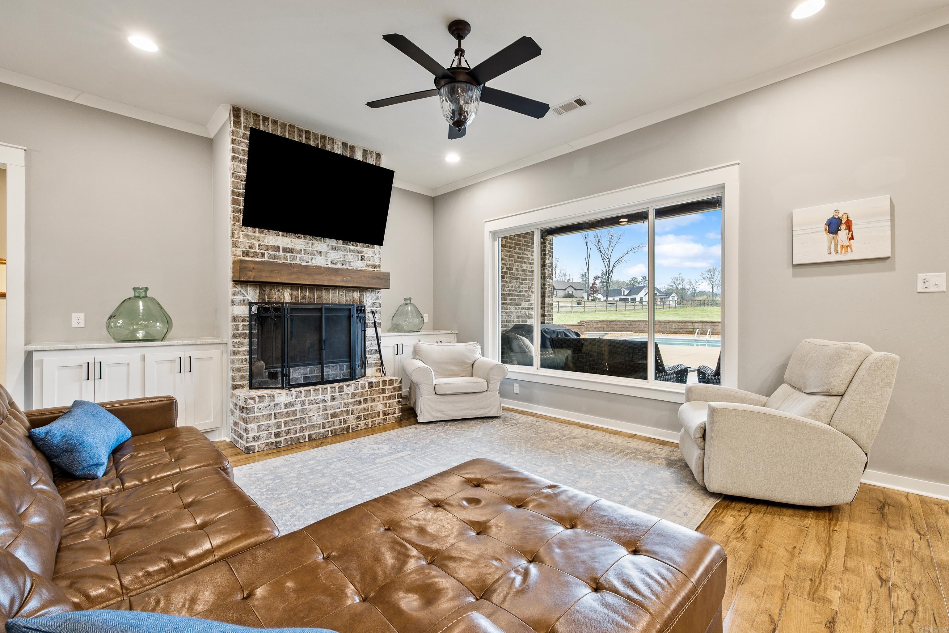 SPRINGDALE MANOR - Residential