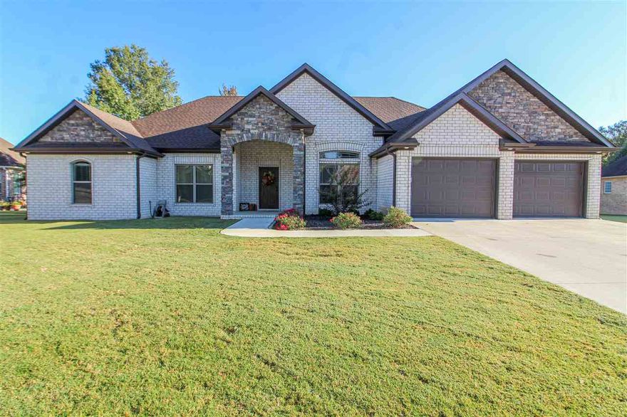 BEAUTIFUL 4BR, 2BA, DOUBLE GARAGE HOME, BRICK/STONE VENEER, VINYL TRIM, ALL NEUTRAL DECOR, CONCRETE STAINED FLOORS, CUSTOM CABINETS, GRANITE TOPS IN KITCHEN AND BATHS.  MUST SEE!