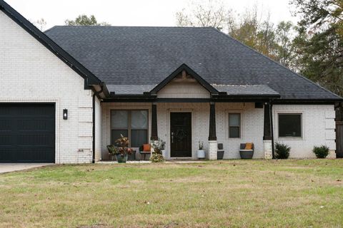 Photo of 1601 Huntley Rd, Benton, AR 72015 (MLS # 26003767)