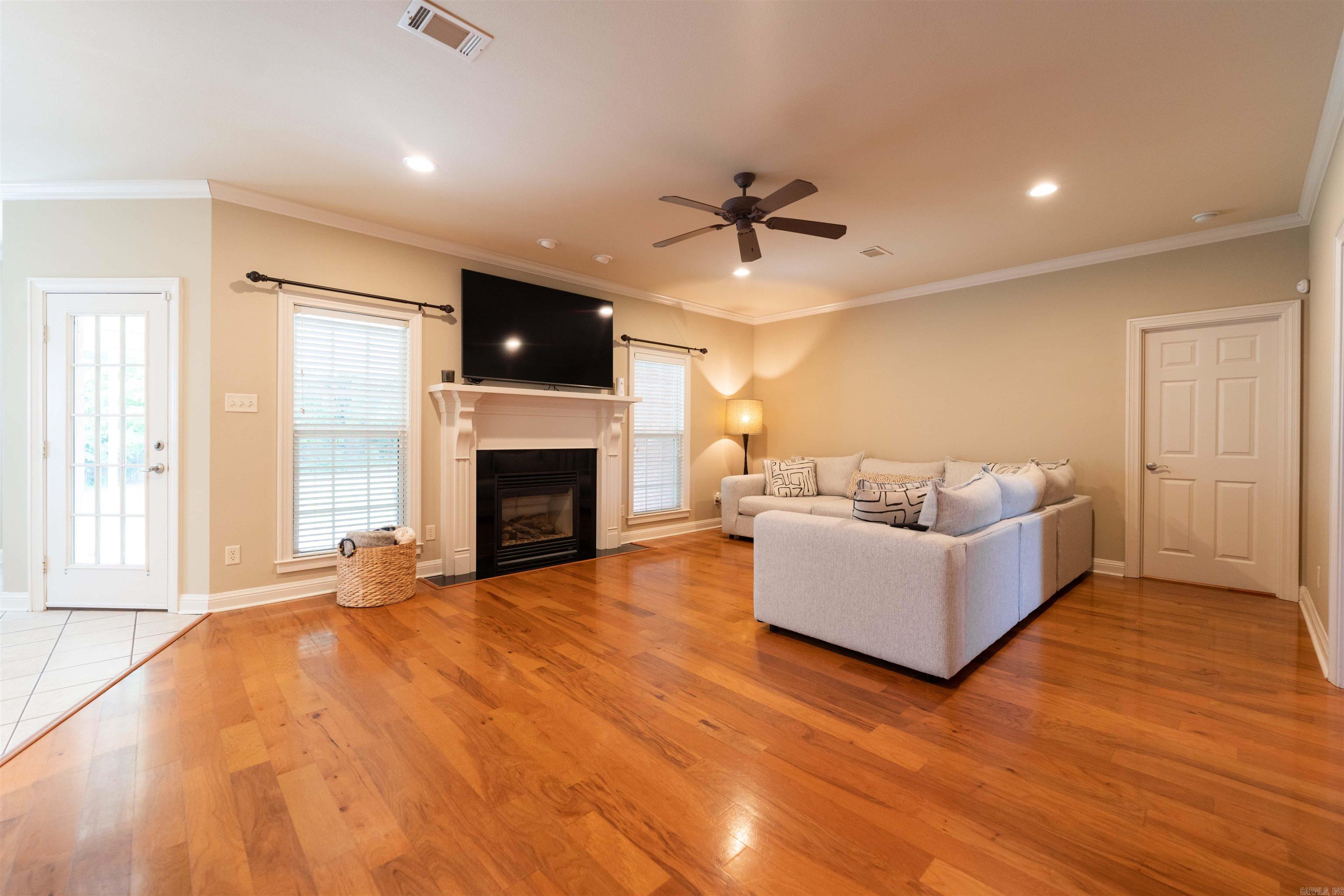 CLUB CREEK - Residential