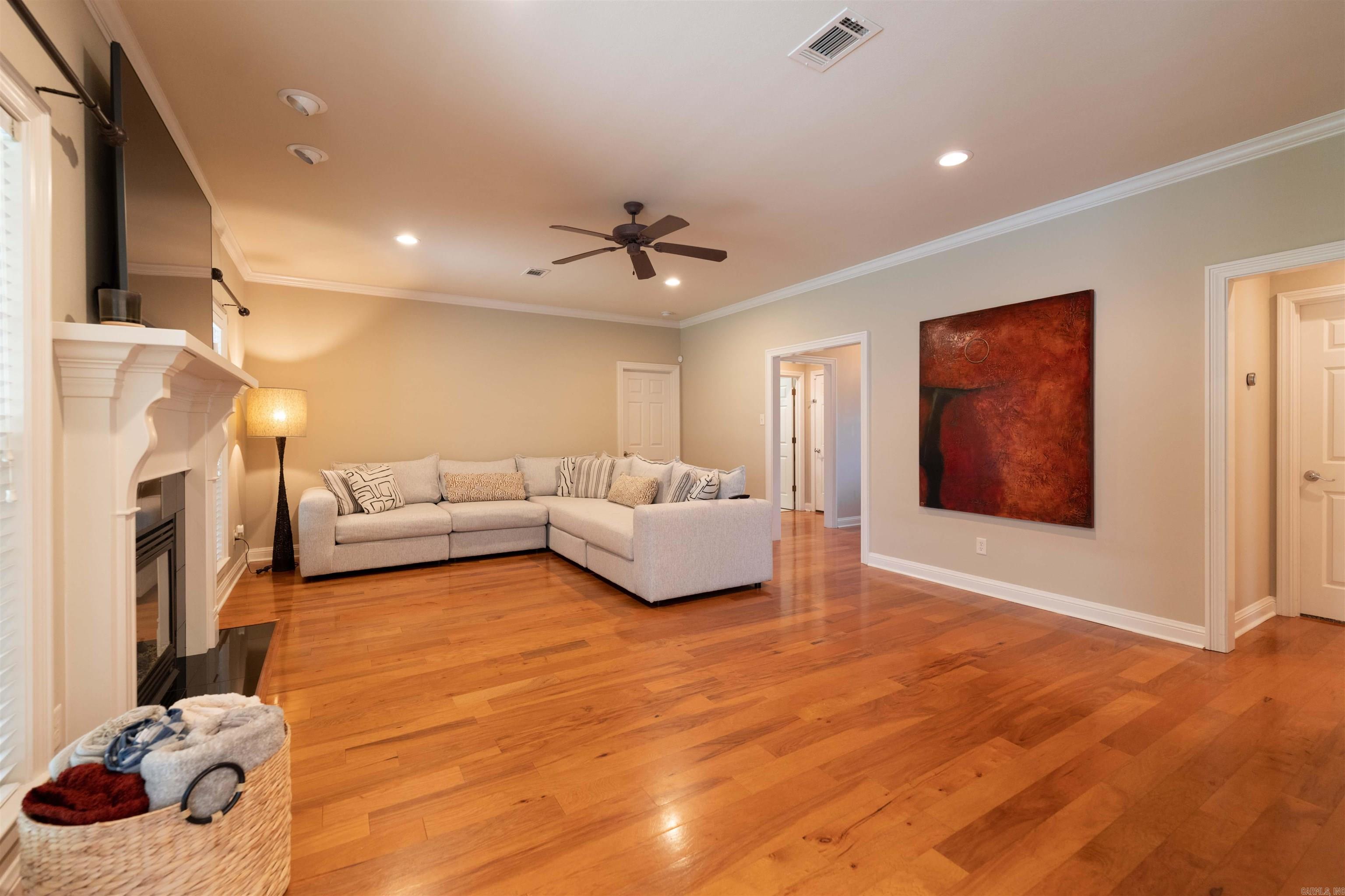 CLUB CREEK - Residential