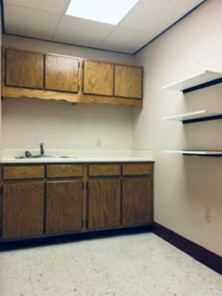 Kellers First Replat Broadway - Commercial Lease