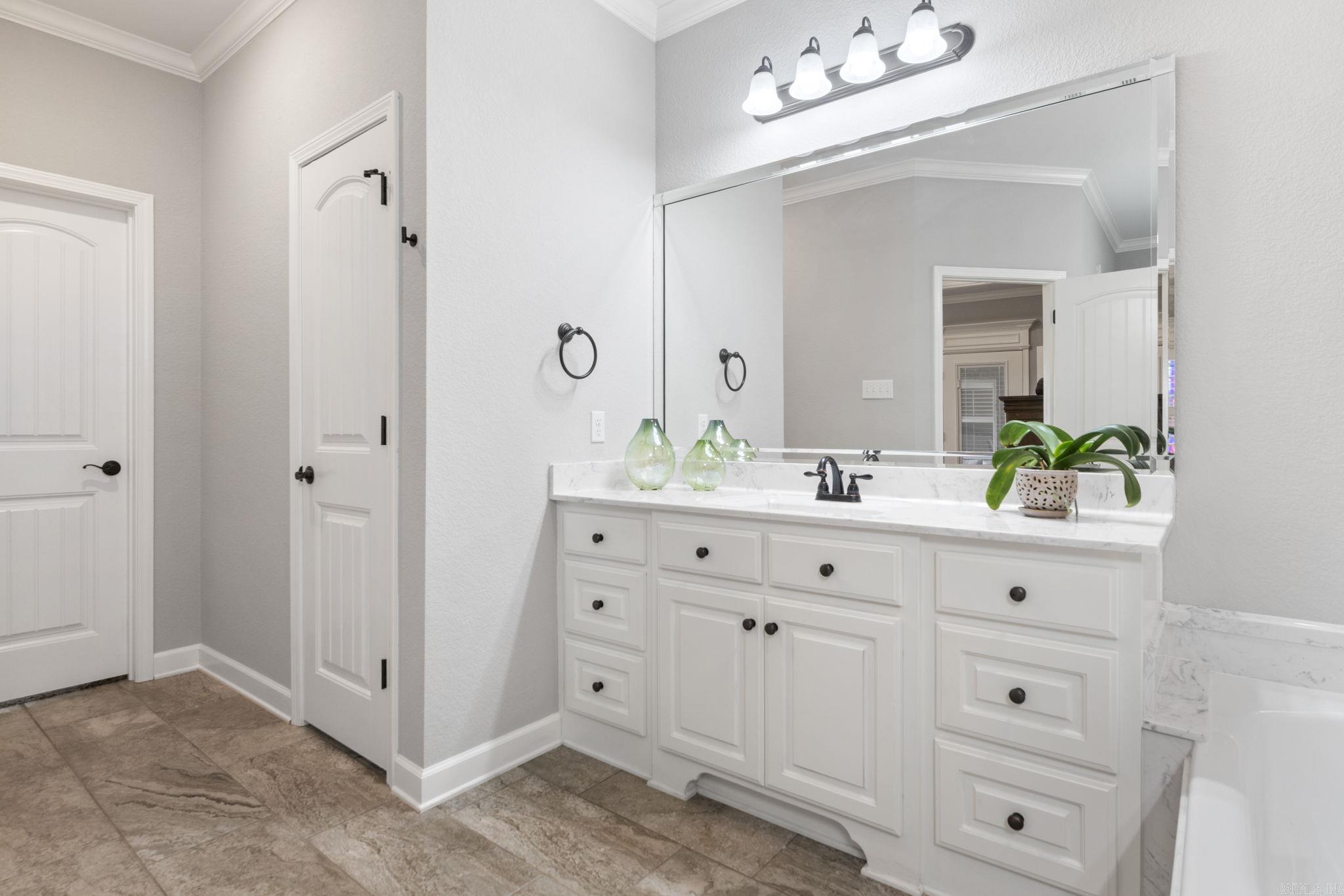 KENSINGTON - Residential