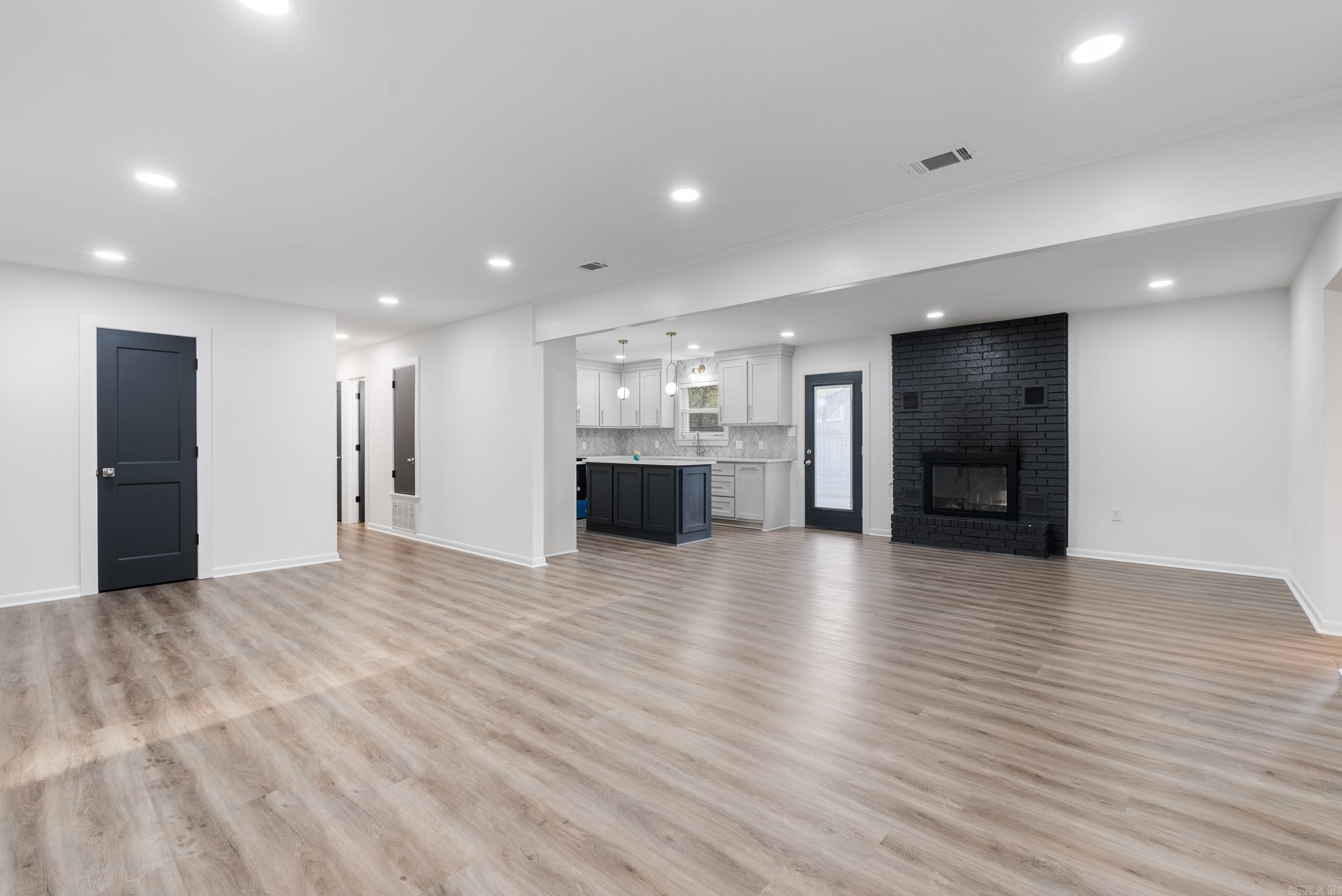 WEST GATE - Residential