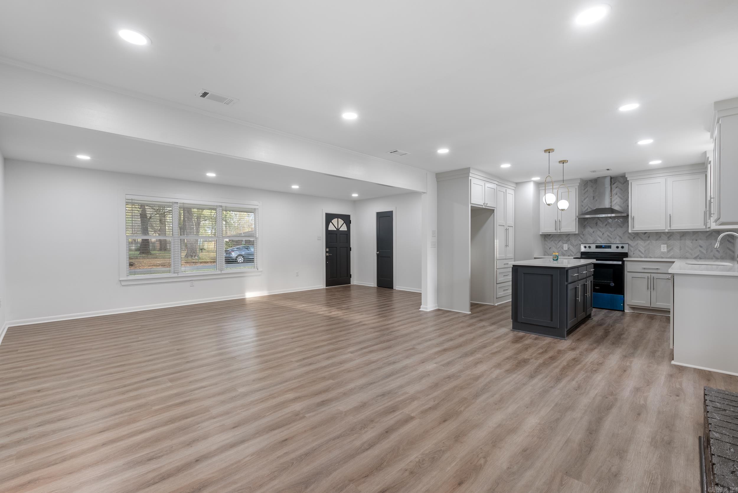 WEST GATE - Residential