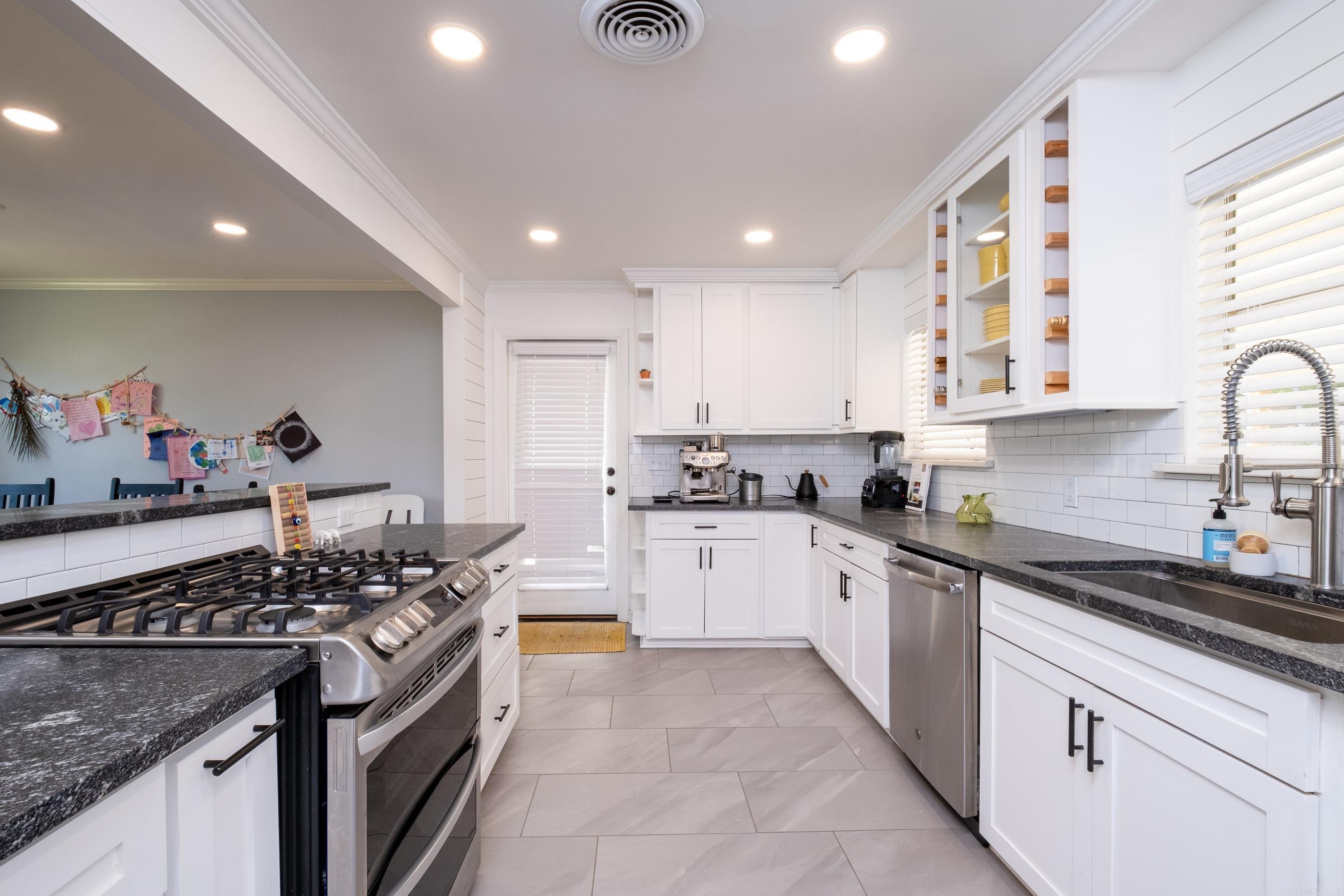 KINGWOOD PLACE - Residential