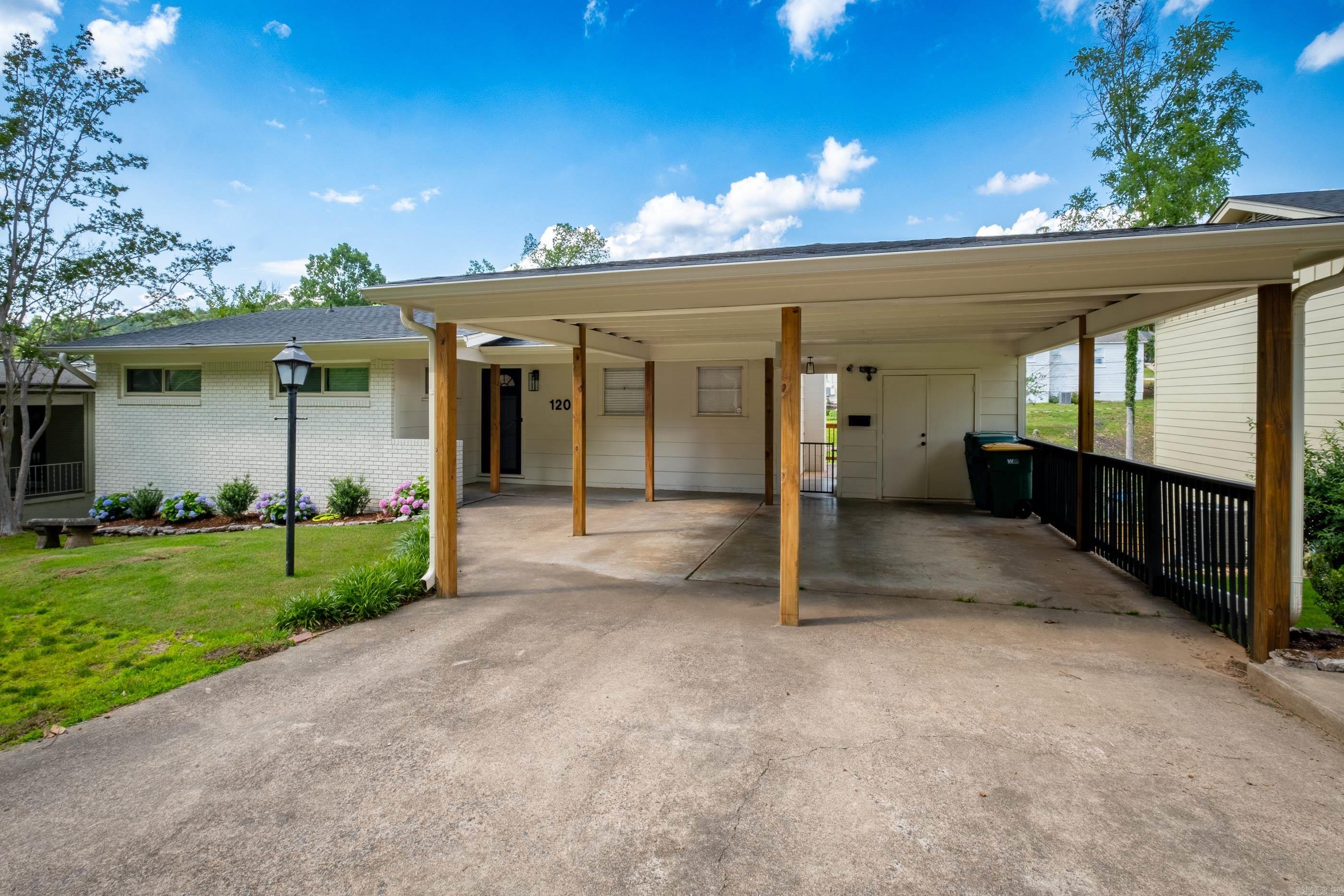 KINGWOOD PLACE - Residential