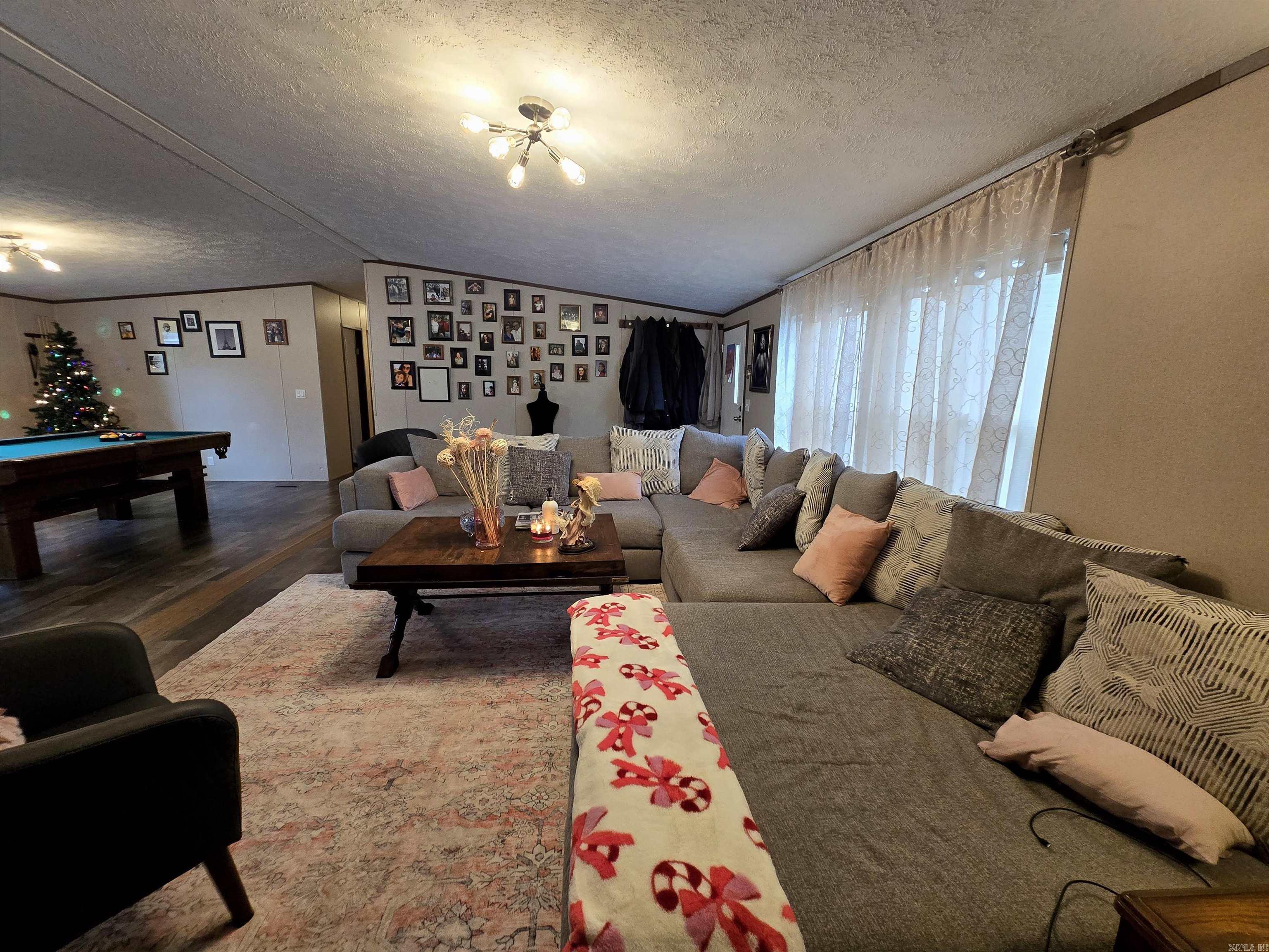 OAKVIEW ESTATES - Residential