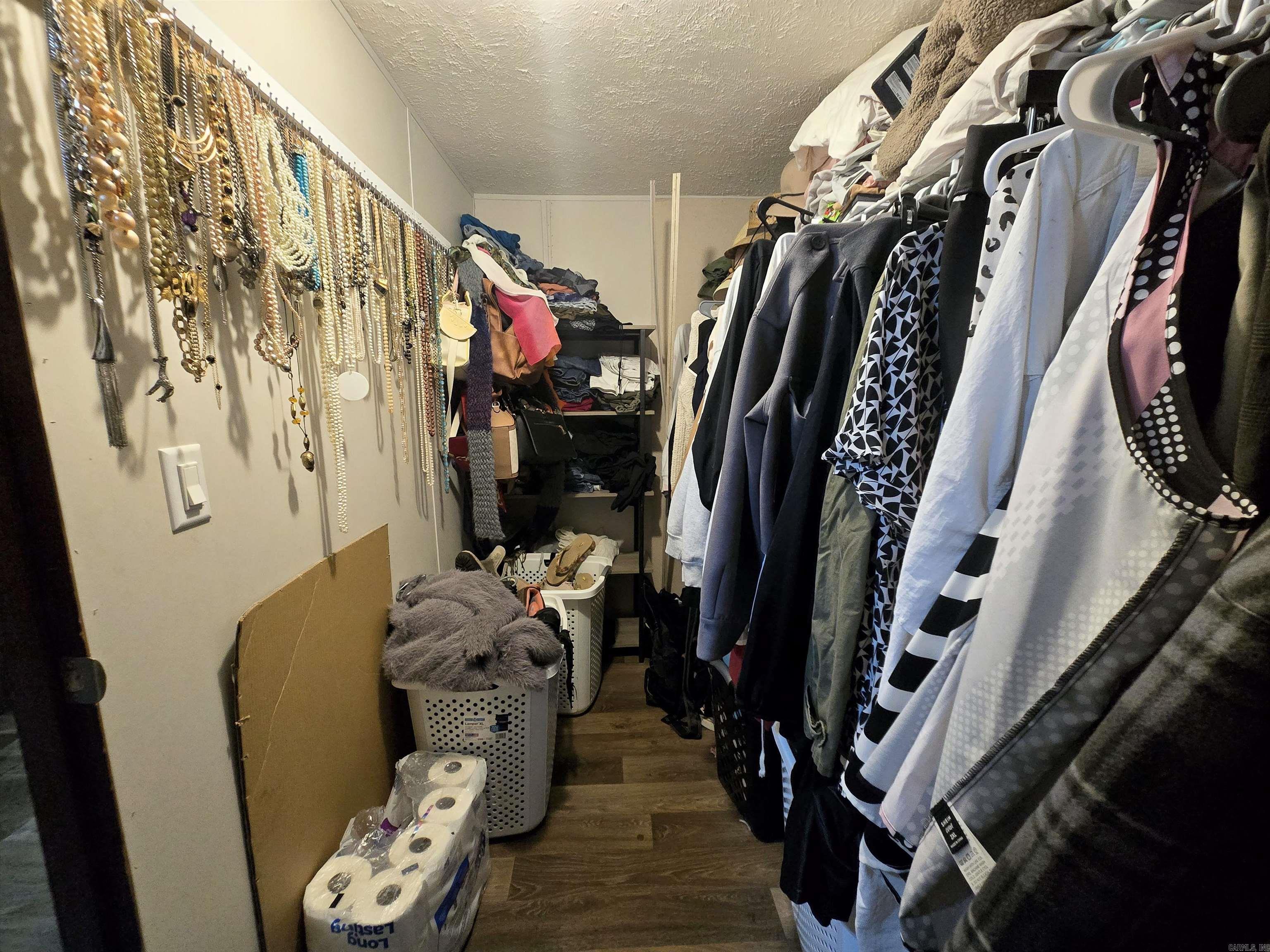 OAKVIEW ESTATES - Residential