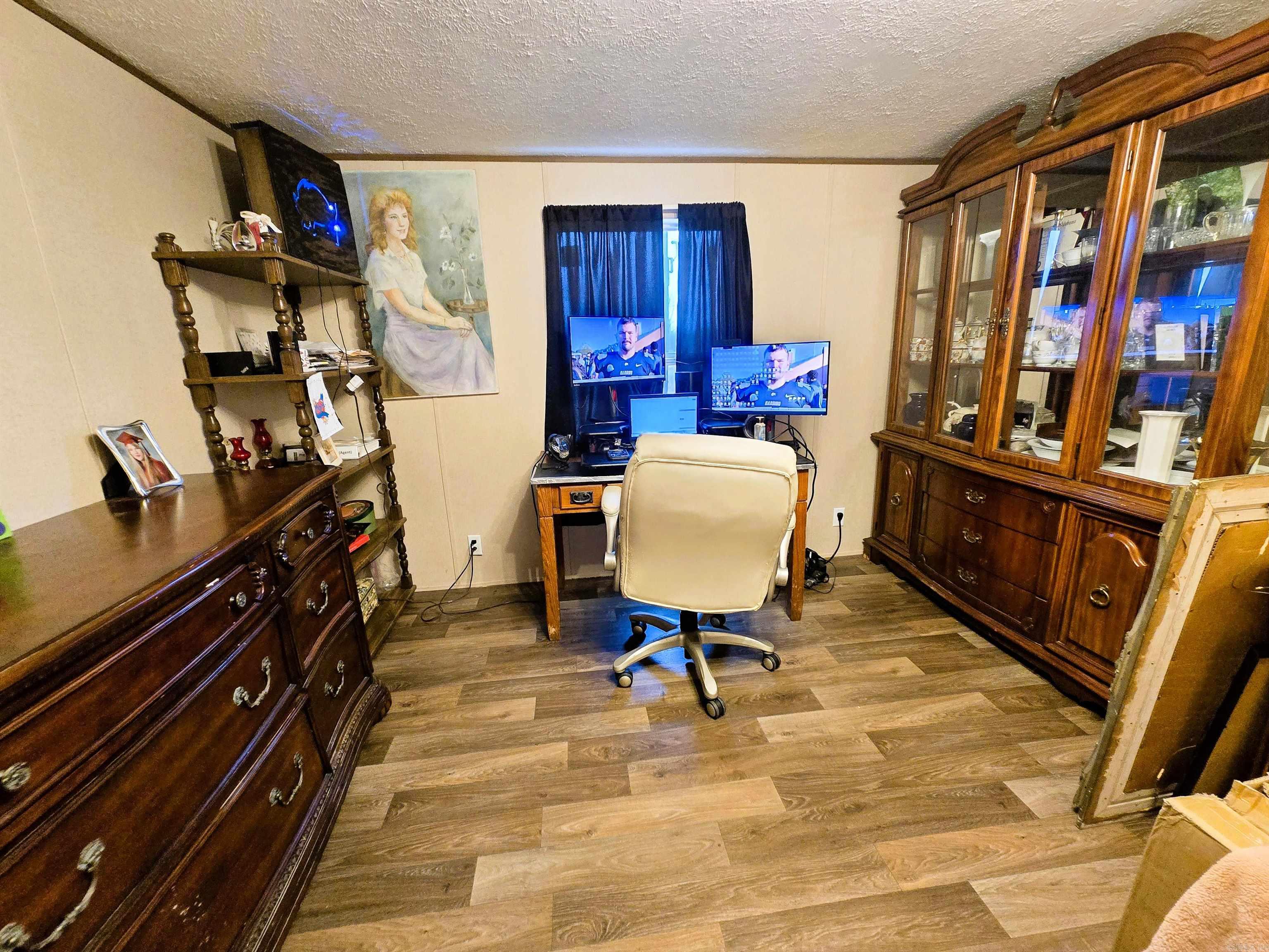 OAKVIEW ESTATES - Residential