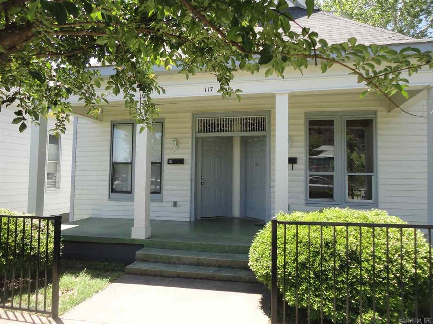 This one bedroom one bathroom is located in the historic Quapaw (SOMA) district in downtown Little Rock.  This unit includes paid water, washer/dryer included, dishwasher, central AC, bamboo hardwood flooring.  1/2 block from community garden and Bernice Sculpture garden, walking distance to food market, restaurants, blocks from River Market, Art Center and UALR law school.