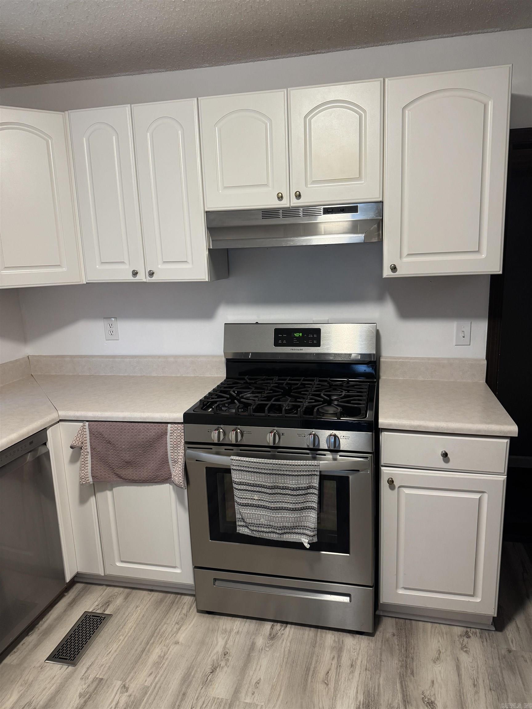 TOWN OF POYEN - Residential