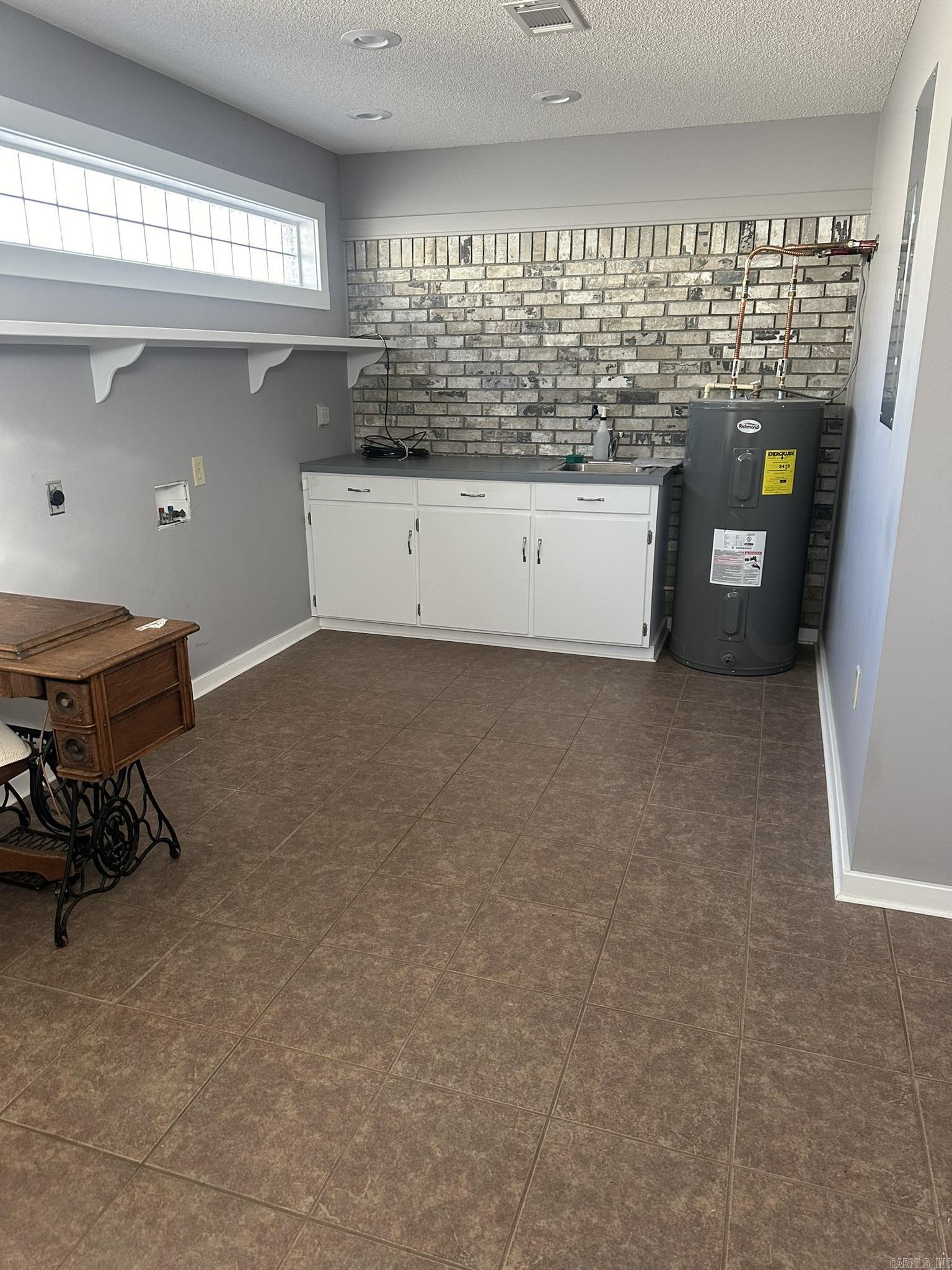 MIKE BERG LAKE - Residential