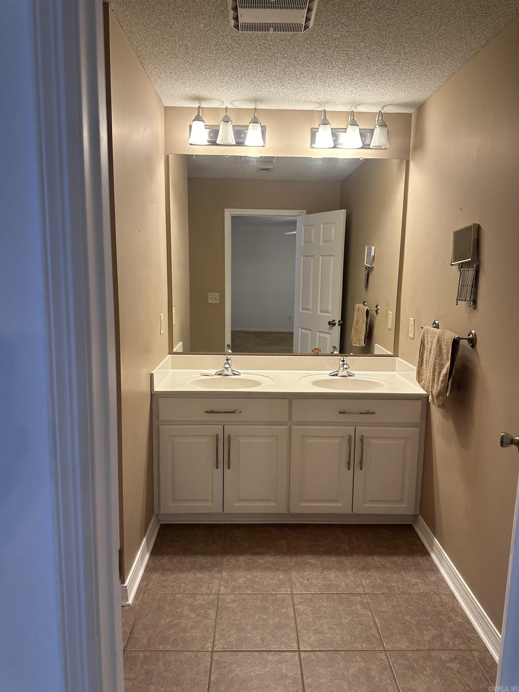 MIKE BERG LAKE - Residential