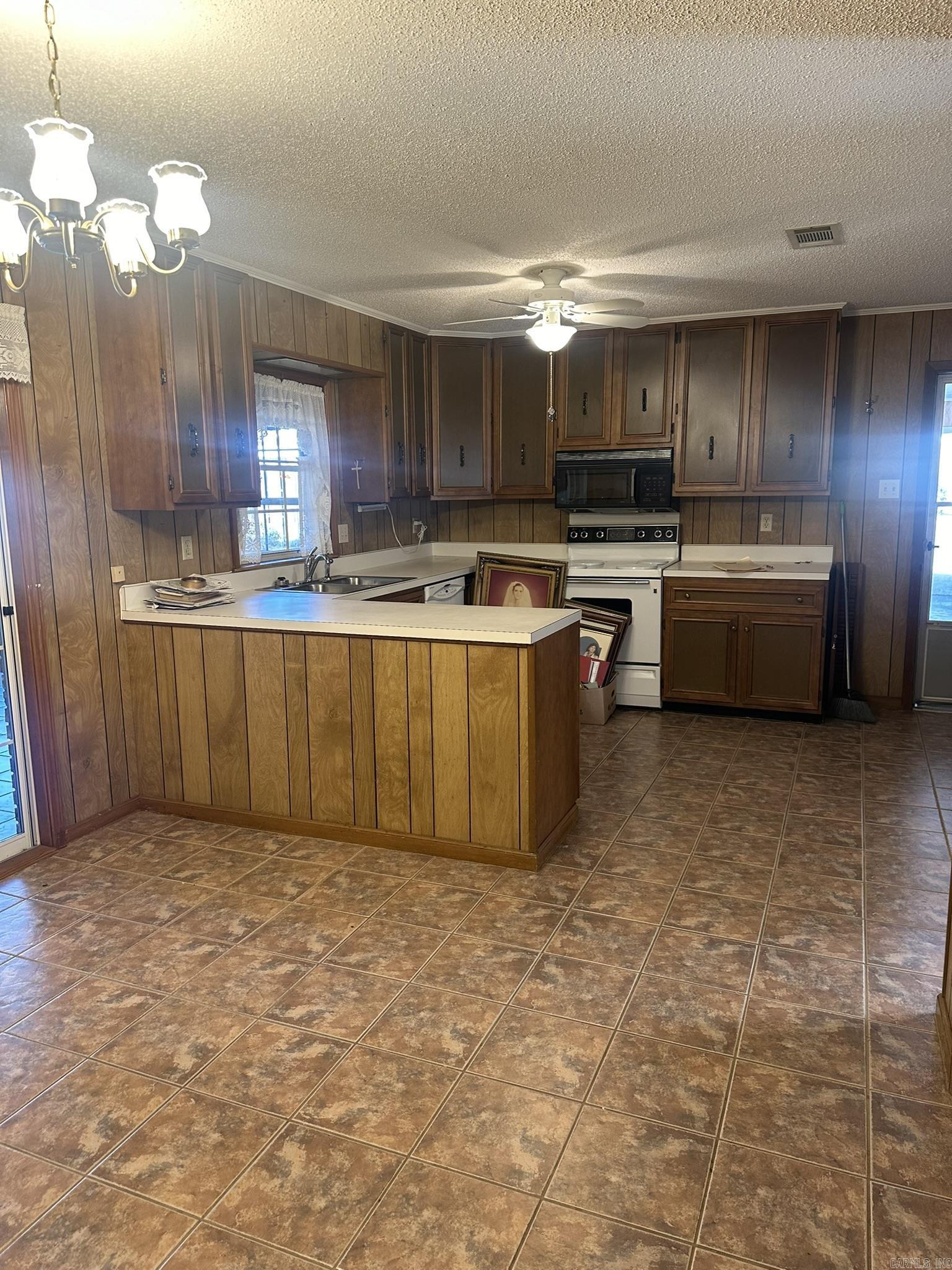 MIKE BERG LAKE - Residential