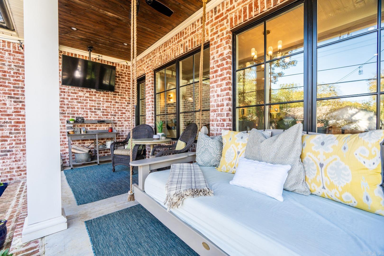 HOLLYWOOD - Residential