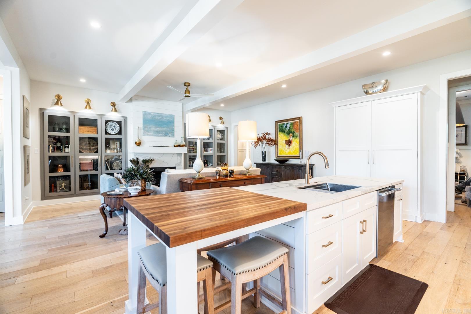 HOLLYWOOD - Residential