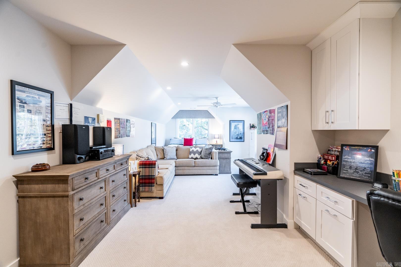 HOLLYWOOD - Residential