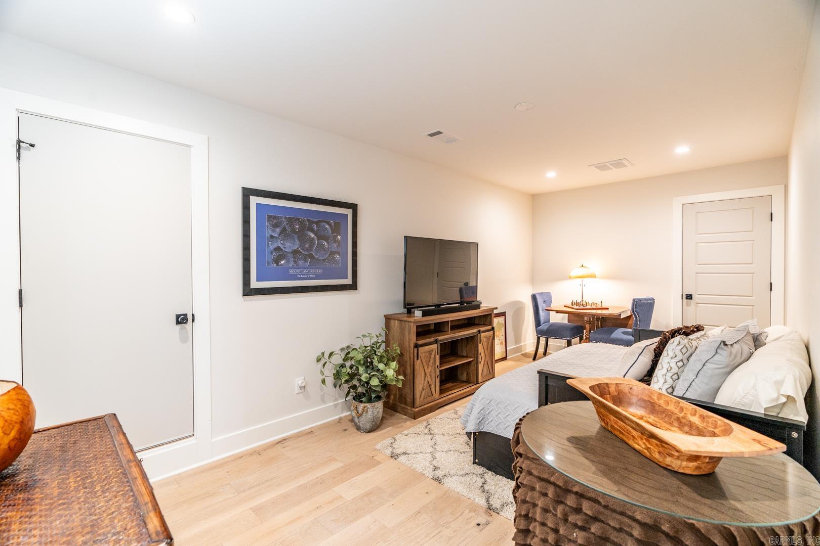 HOLLYWOOD - Residential