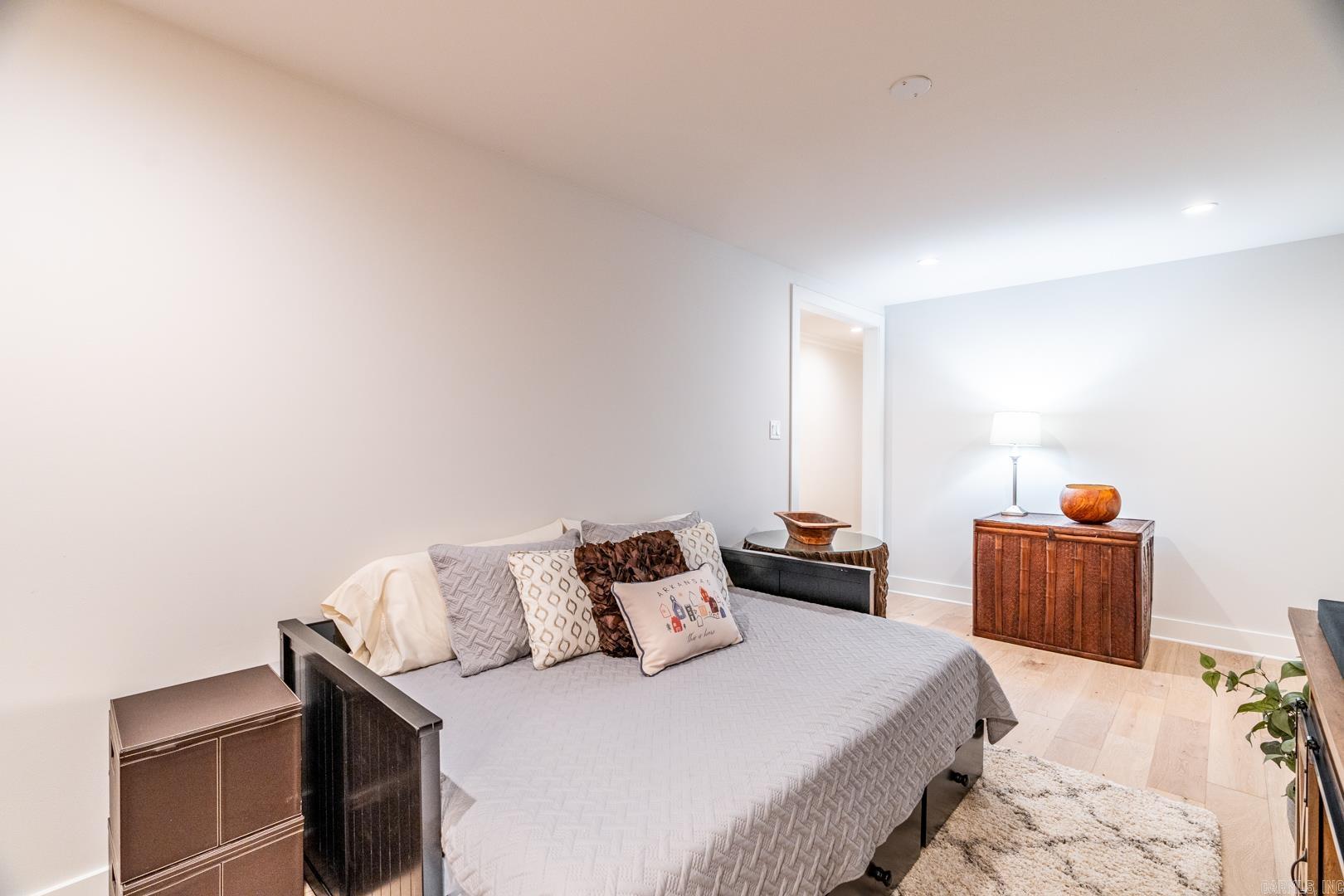 HOLLYWOOD - Residential