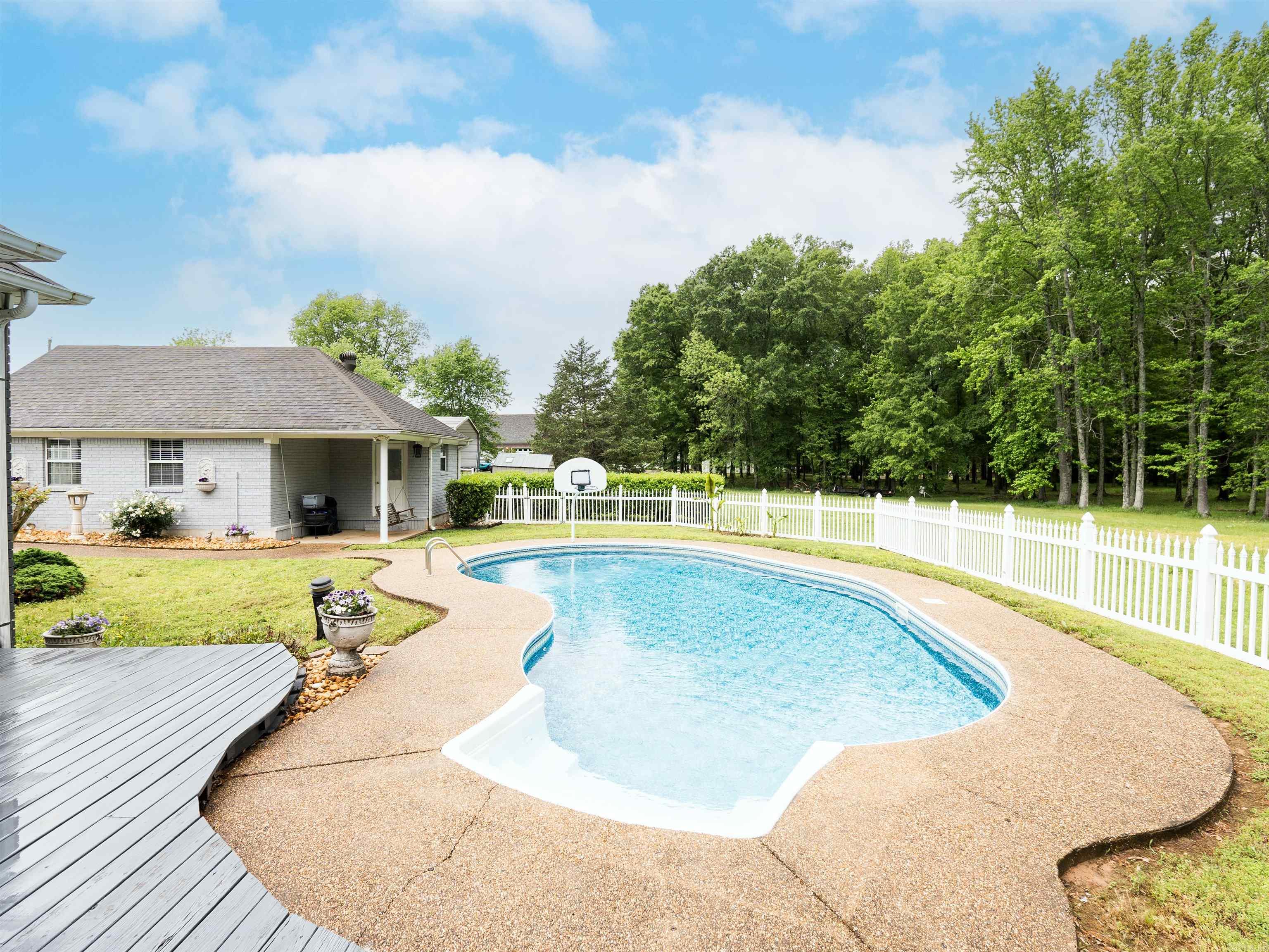 MCKENZIE MEADOW - Residential