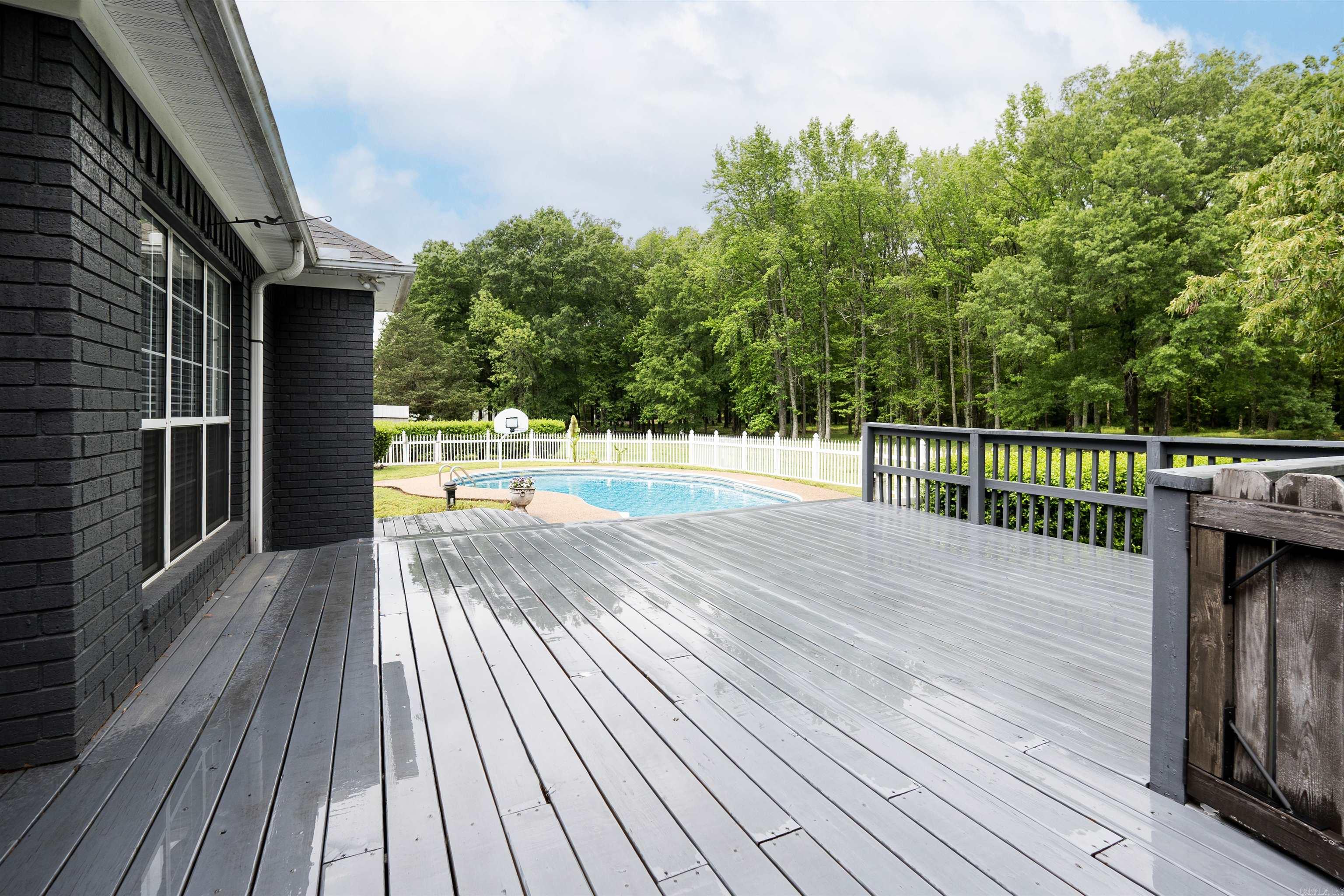 MCKENZIE MEADOW - Residential