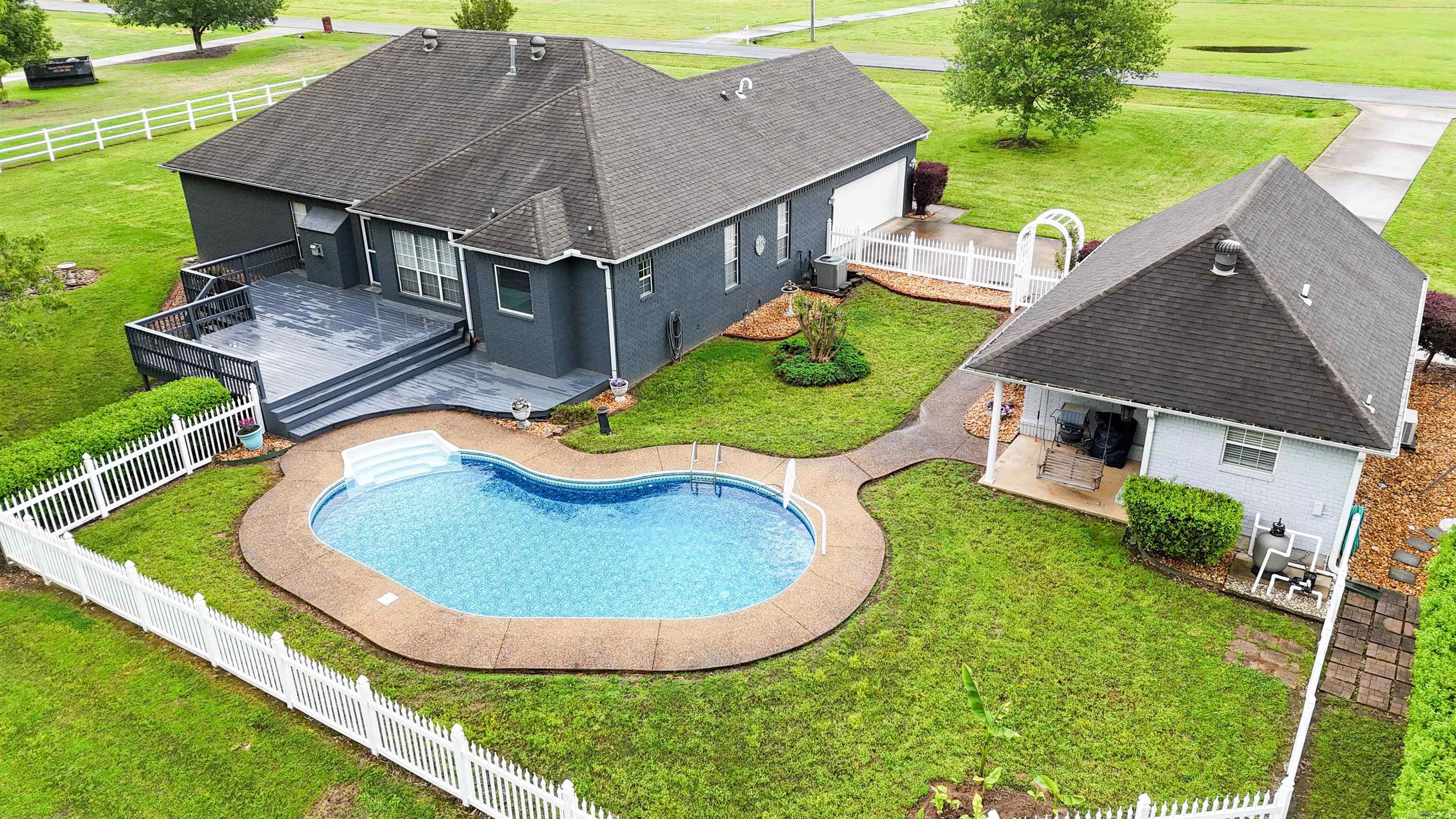 MCKENZIE MEADOW - Residential