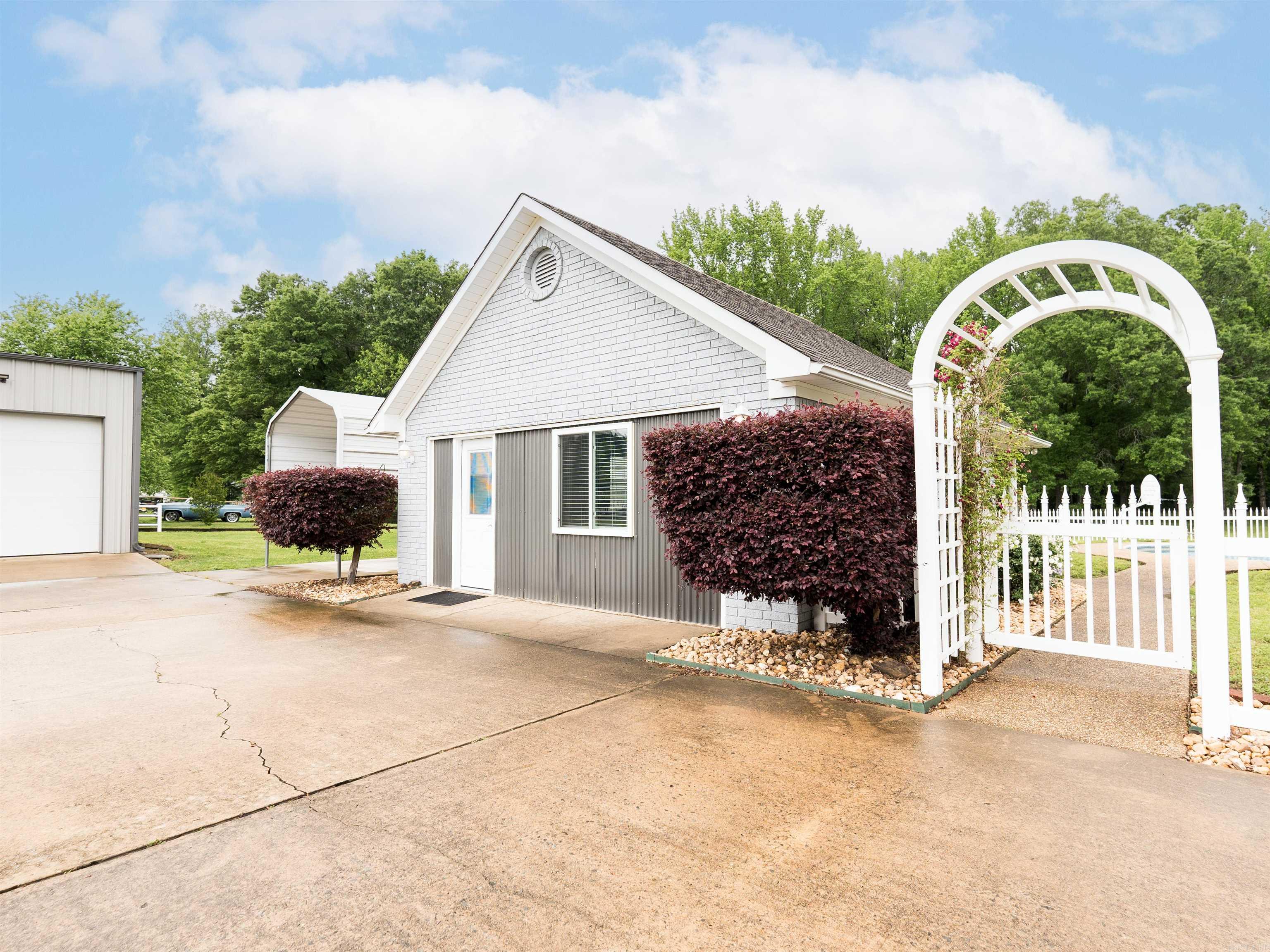 MCKENZIE MEADOW - Residential